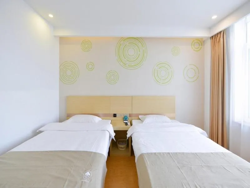 Bed in GreenTree Inn Dalian Dalian North Railway Station Express Hotel