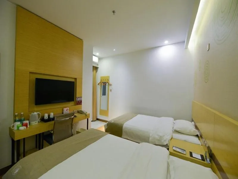 Bed in GreenTree Inn Dalian Dalian North Railway Station Express Hotel