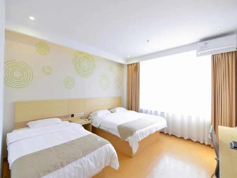 Bed in GreenTree Inn Dalian Dalian North Railway Station Express Hotel