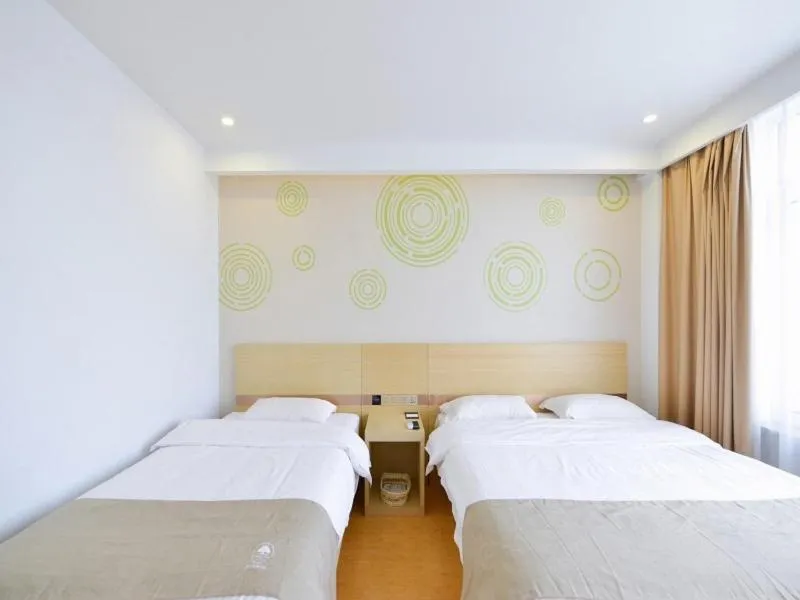Bed in GreenTree Inn Dalian Dalian North Railway Station Express Hotel
