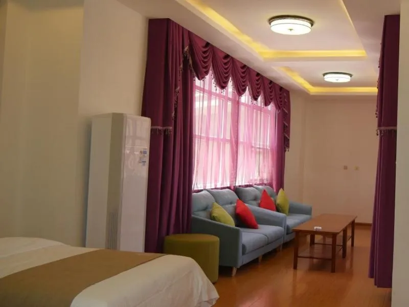 Bed in GreenTree Inn Zaozhuang High Speed Rail Station Express Hotel