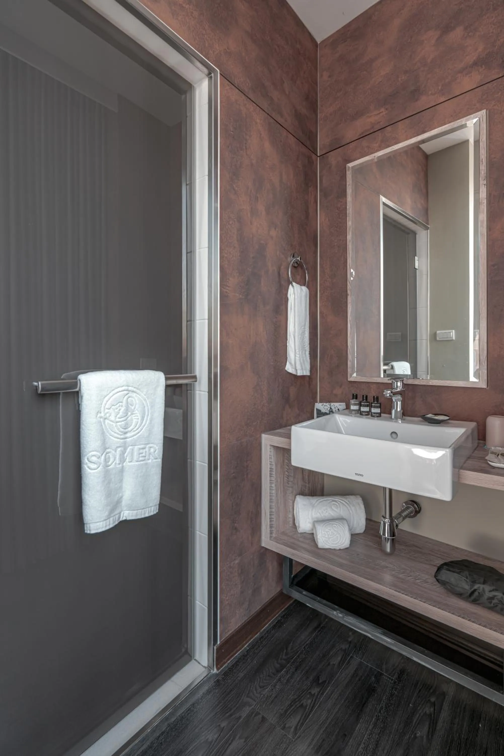 Bathroom in Somer Chew Hotel