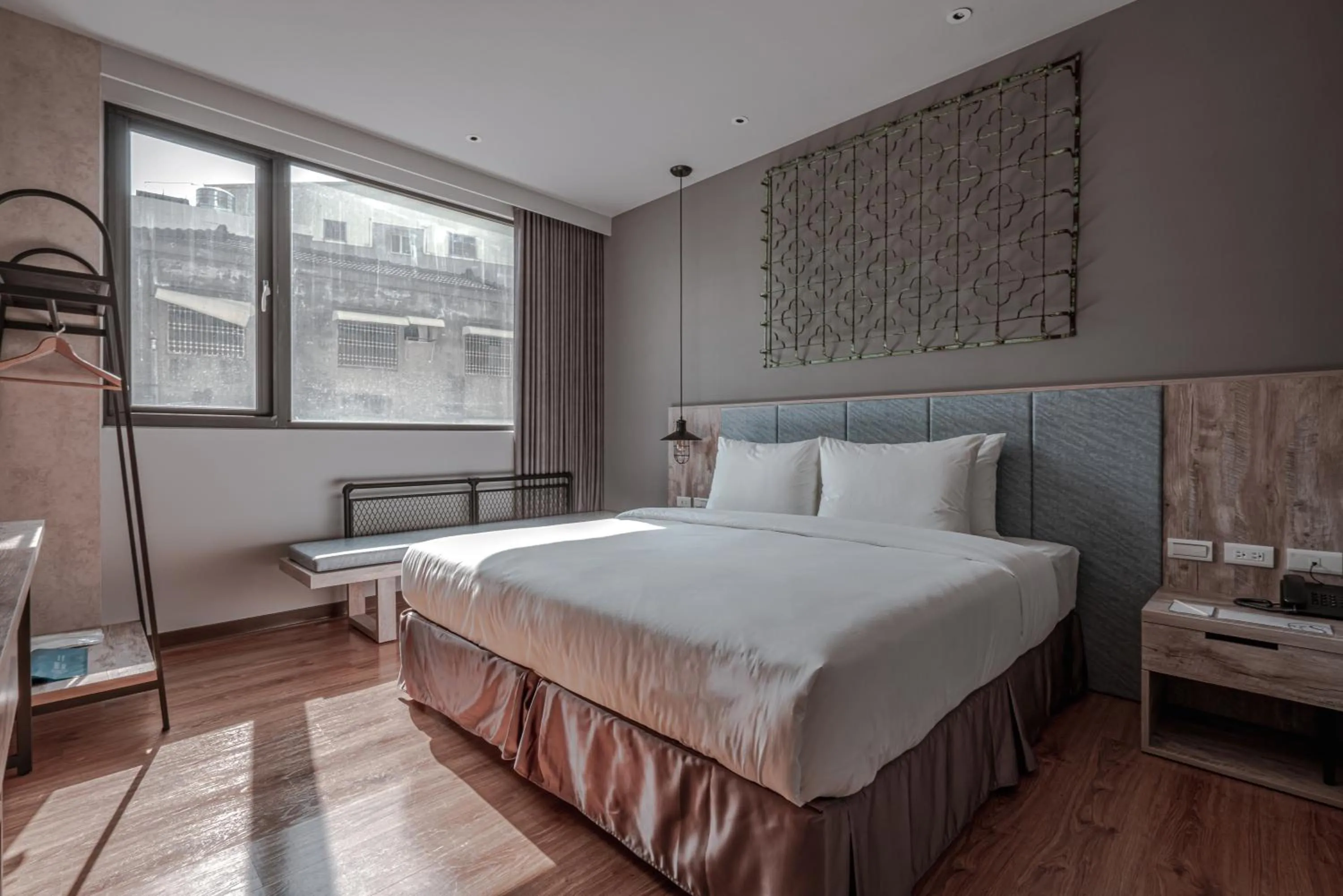 Bed in Somer Chew Hotel