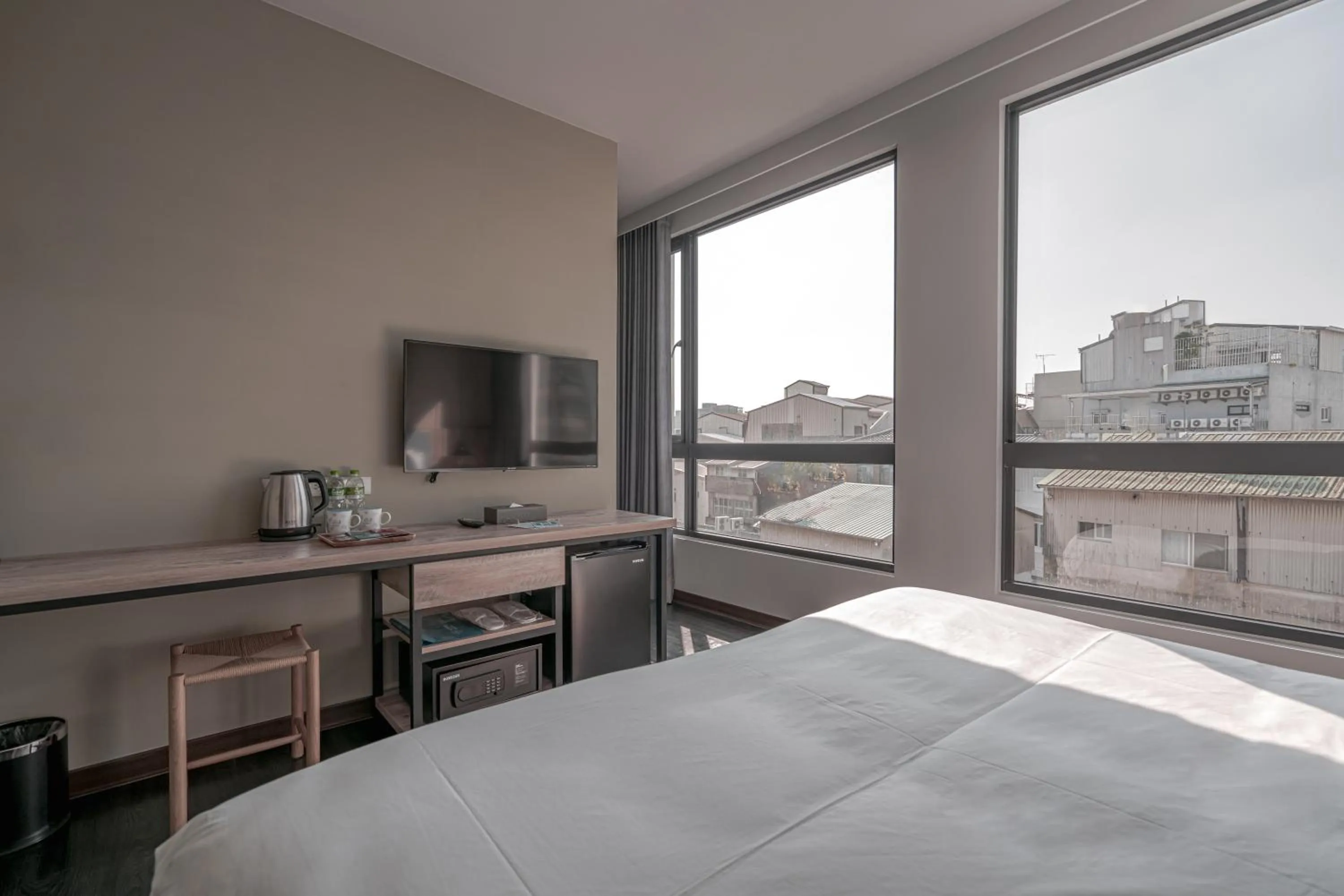 Photo of the whole room, Bed in Somer Chew Hotel