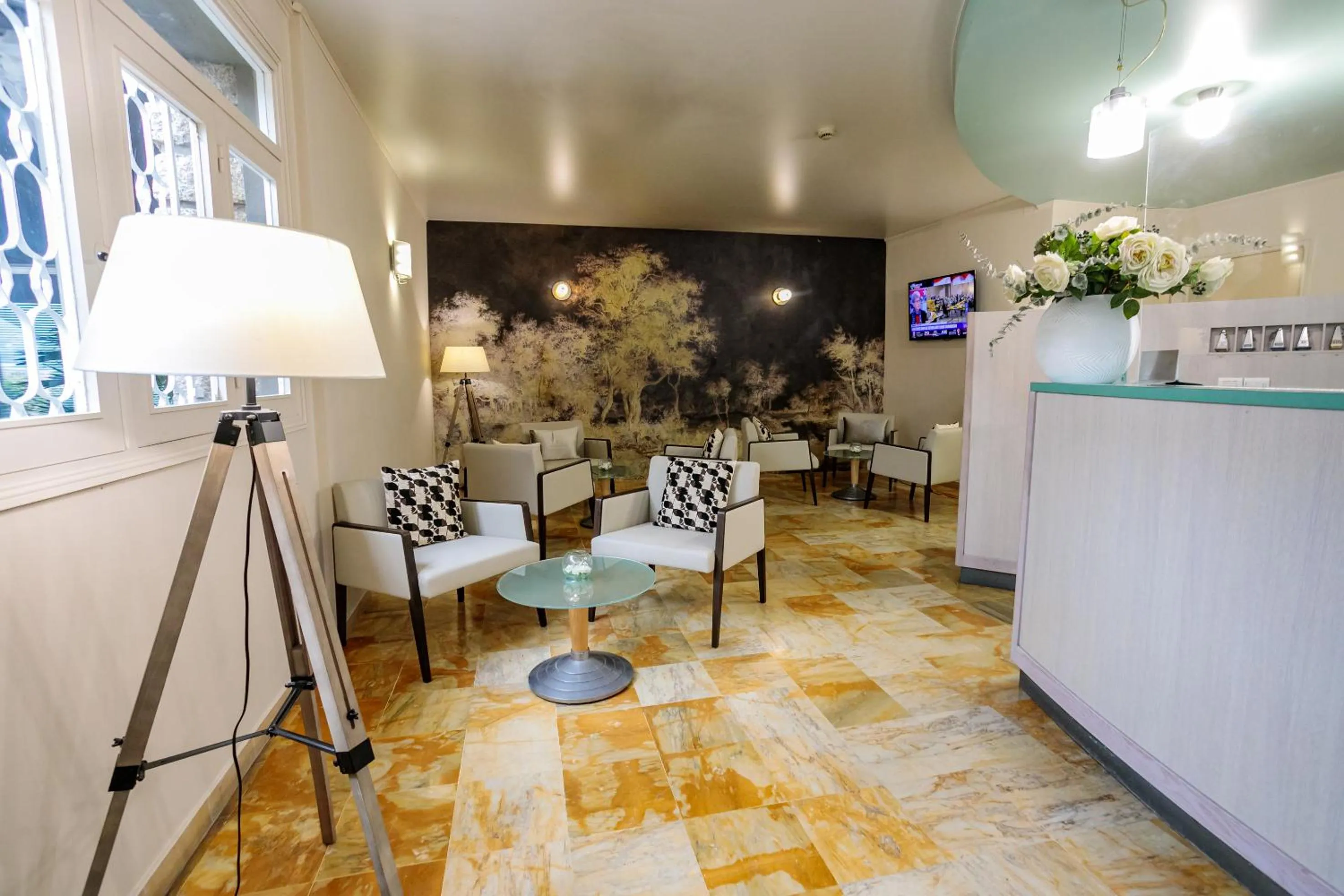 Lobby or reception in Hôtel Spunta Di Mare