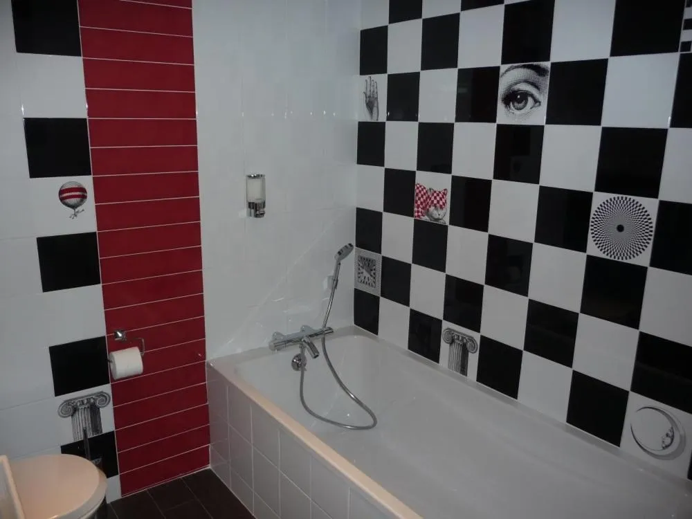 Bathroom in Hôtel Spunta Di Mare