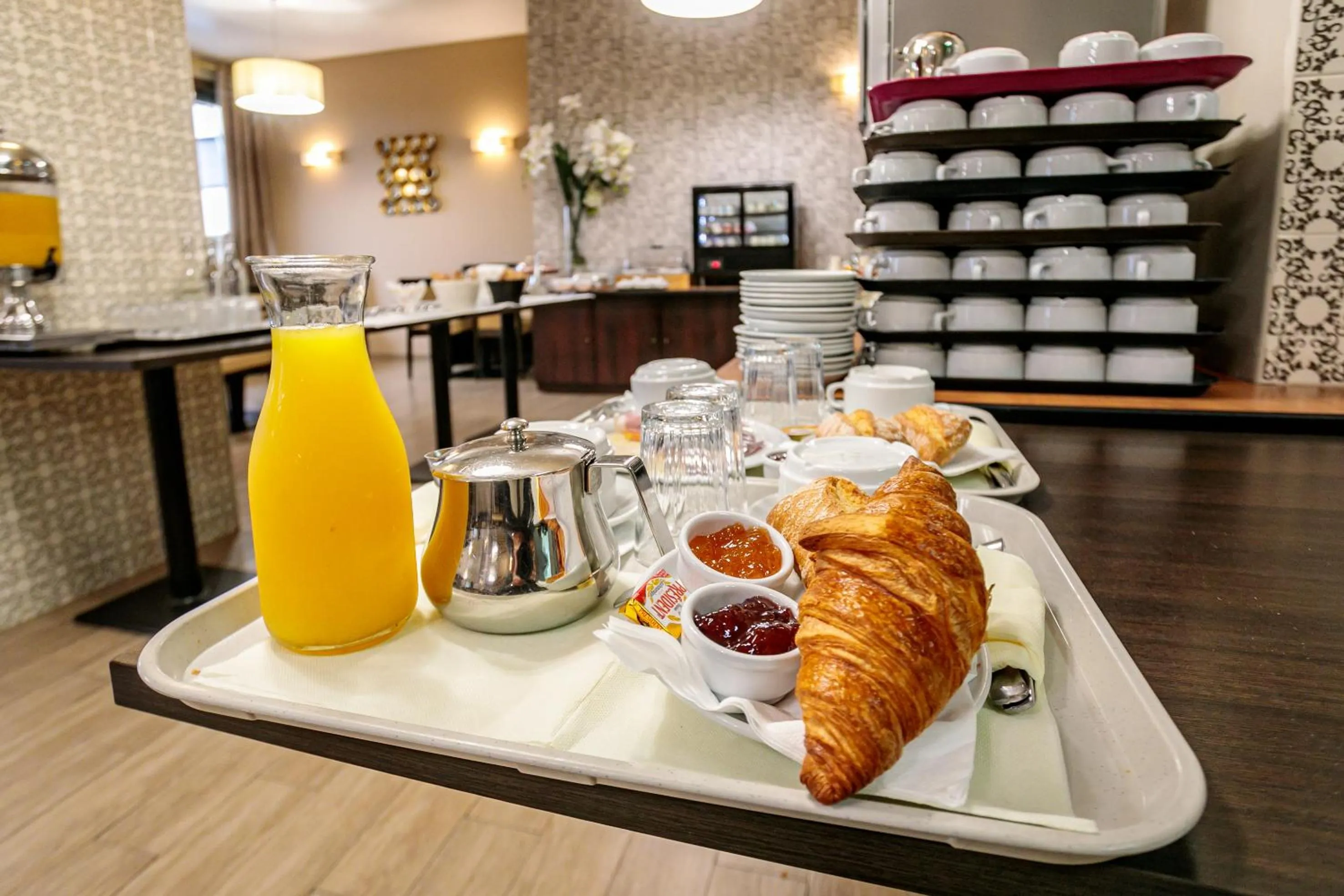 Buffet breakfast in Hôtel Spunta Di Mare