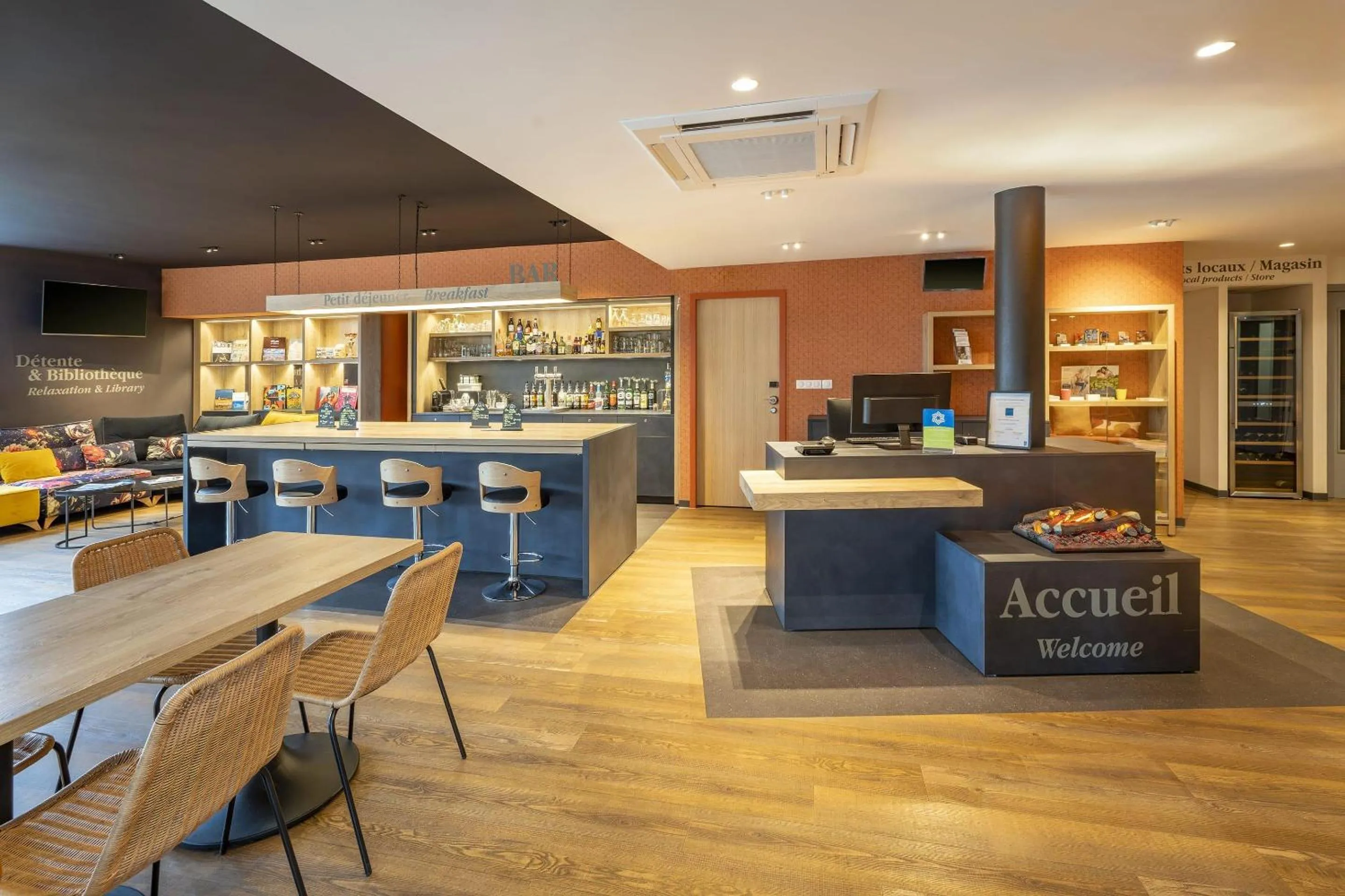 Lobby or reception in Sure Hotel by Best Western Dole