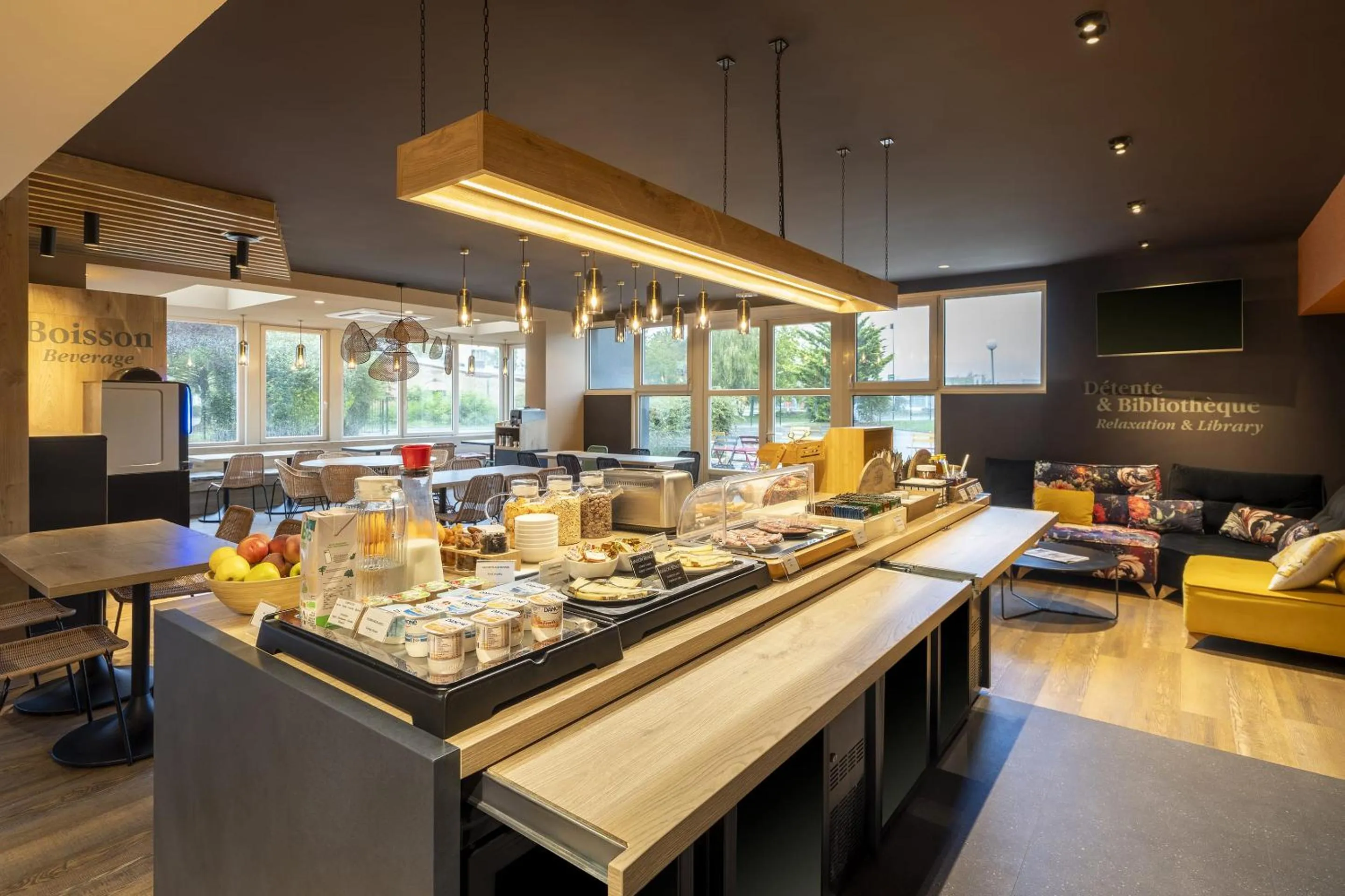 Food and drinks in Sure Hotel by Best Western Dole