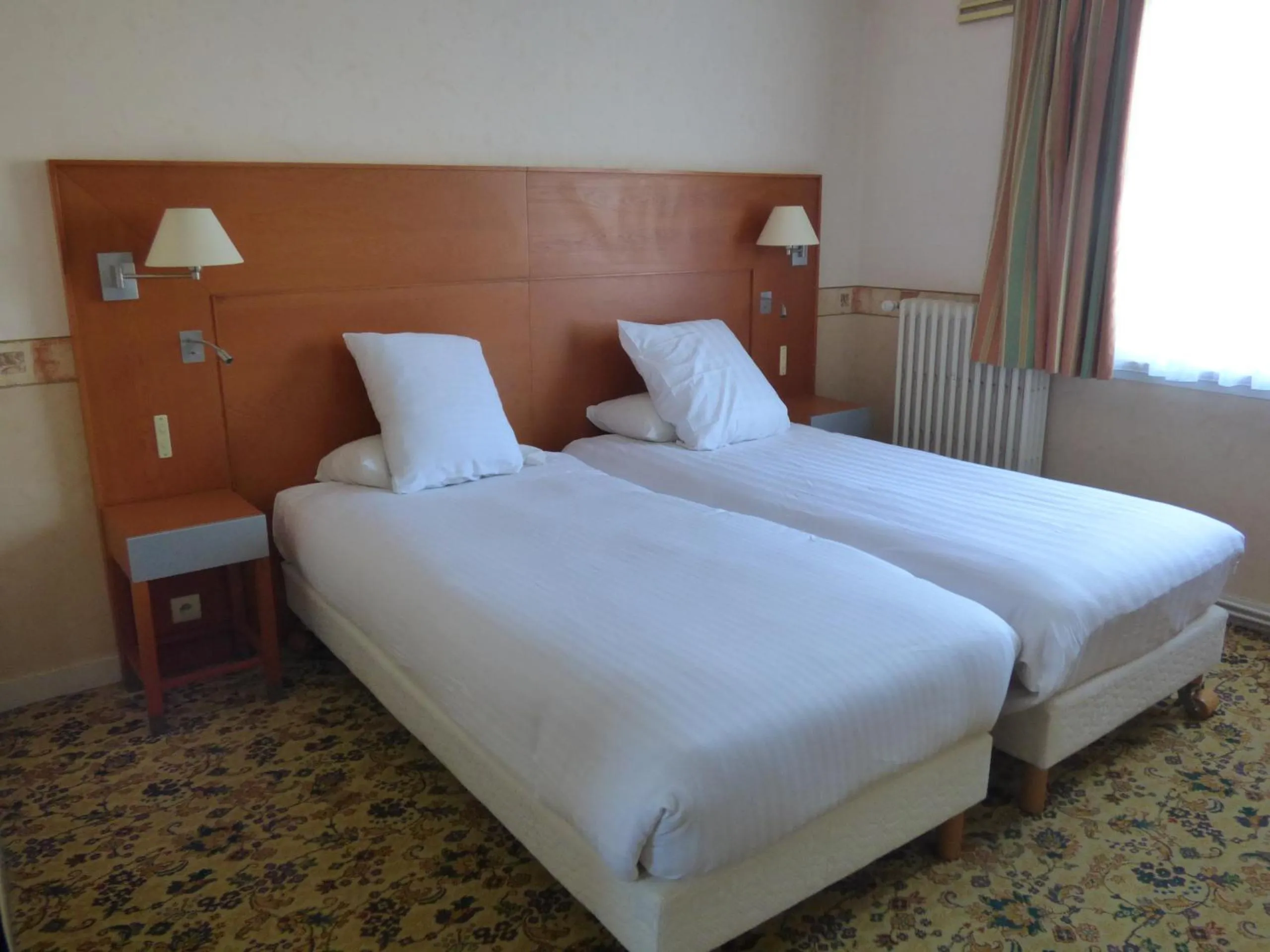 Photo of the whole room, Bed in Hôtel Restaurant Le Bellevue Montrichard 3 étoiles