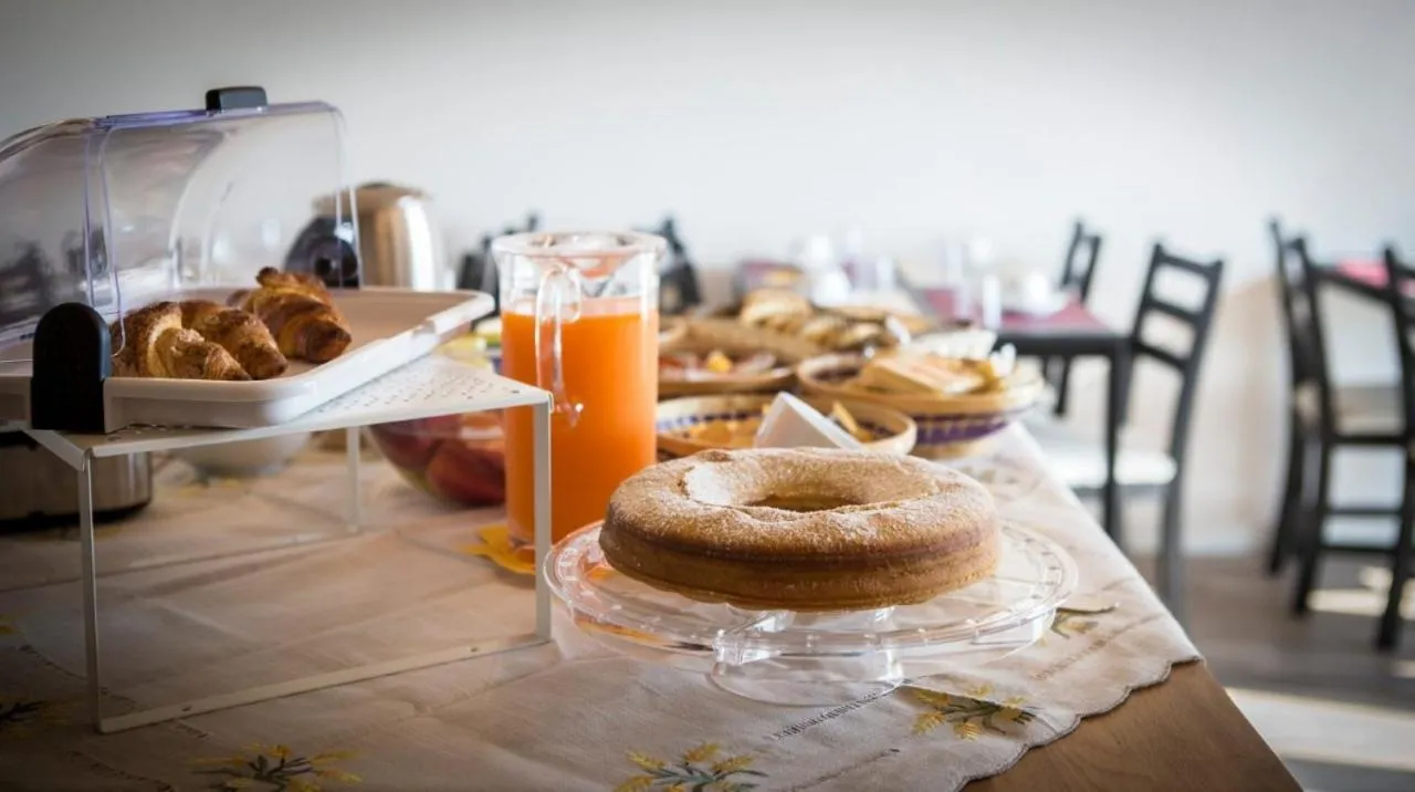 Buffet breakfast in Ca' del Passero b&b