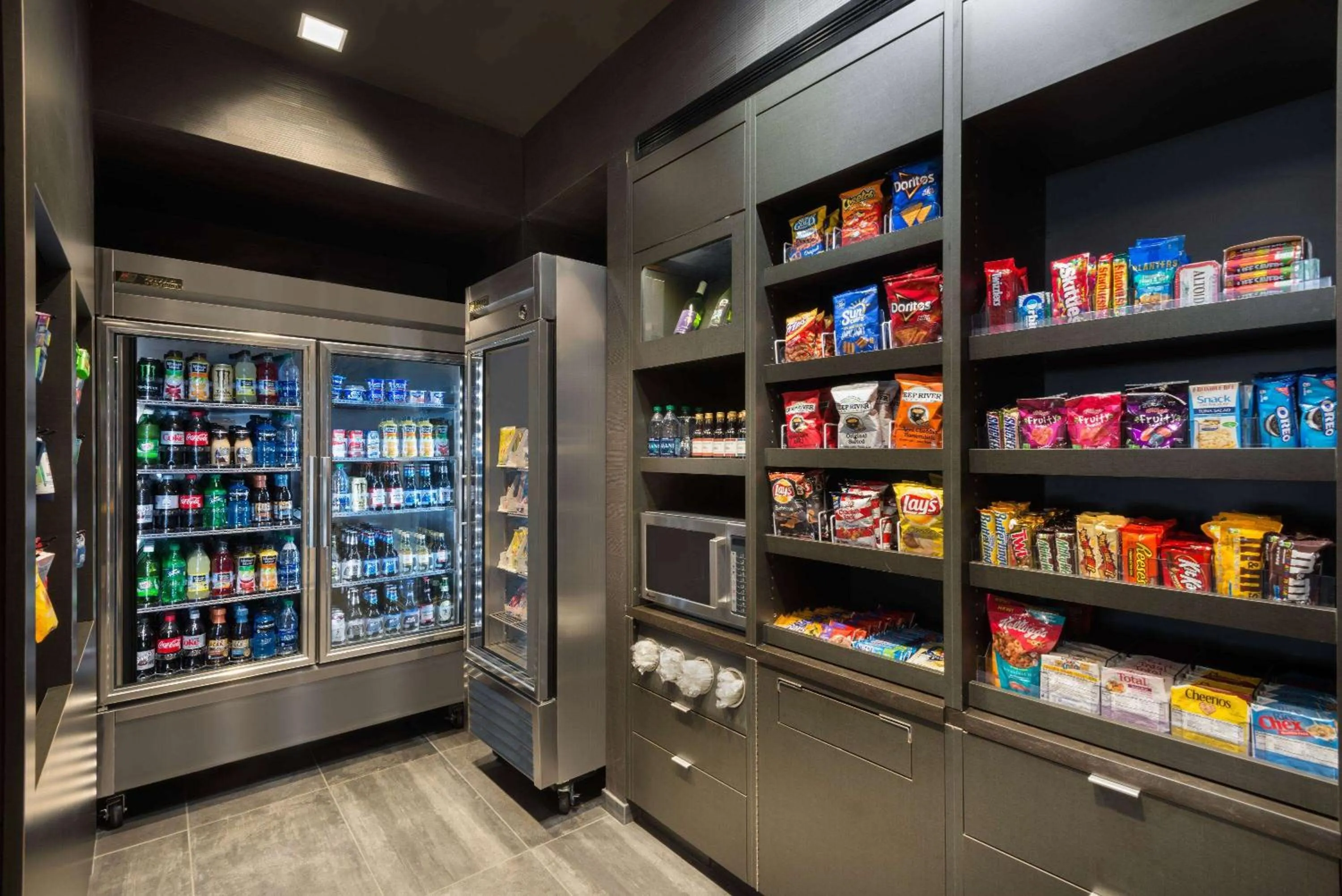 Food and drinks in Wyndham Garden at Niagara Falls