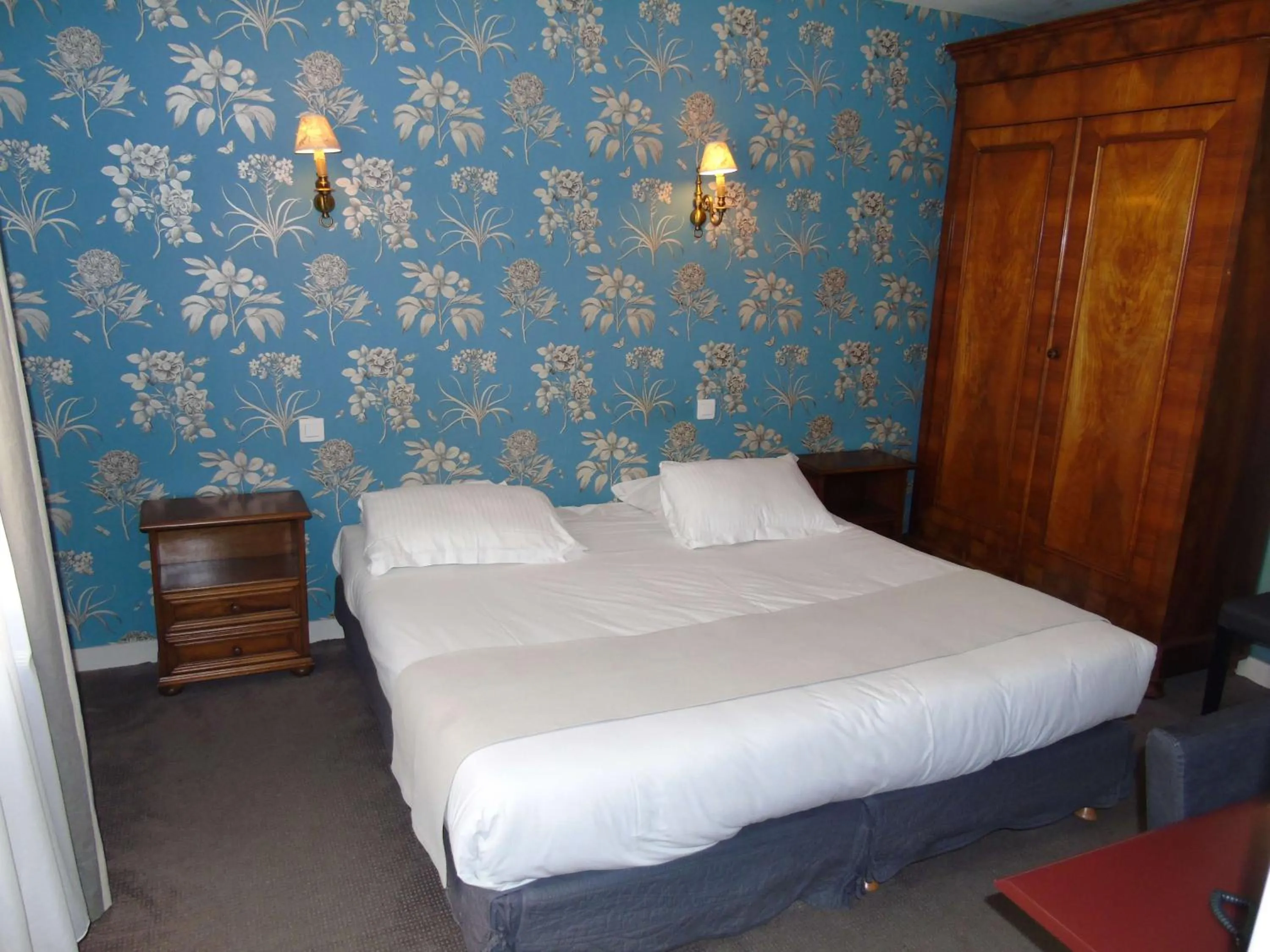 Photo of the whole room, Bed in Best Western Hôtel Montgomery