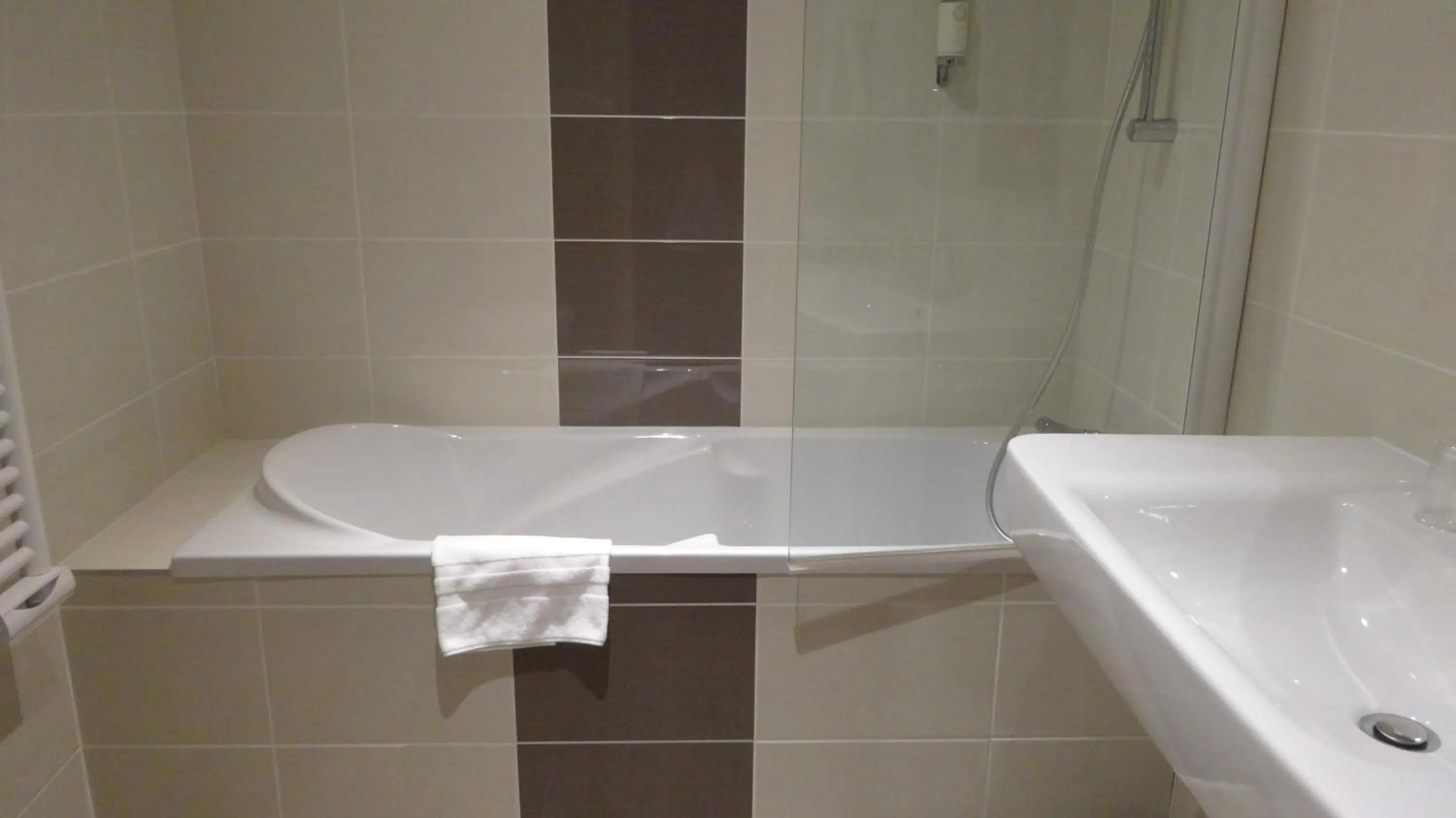 Bathroom in Best Western Hôtel Montgomery