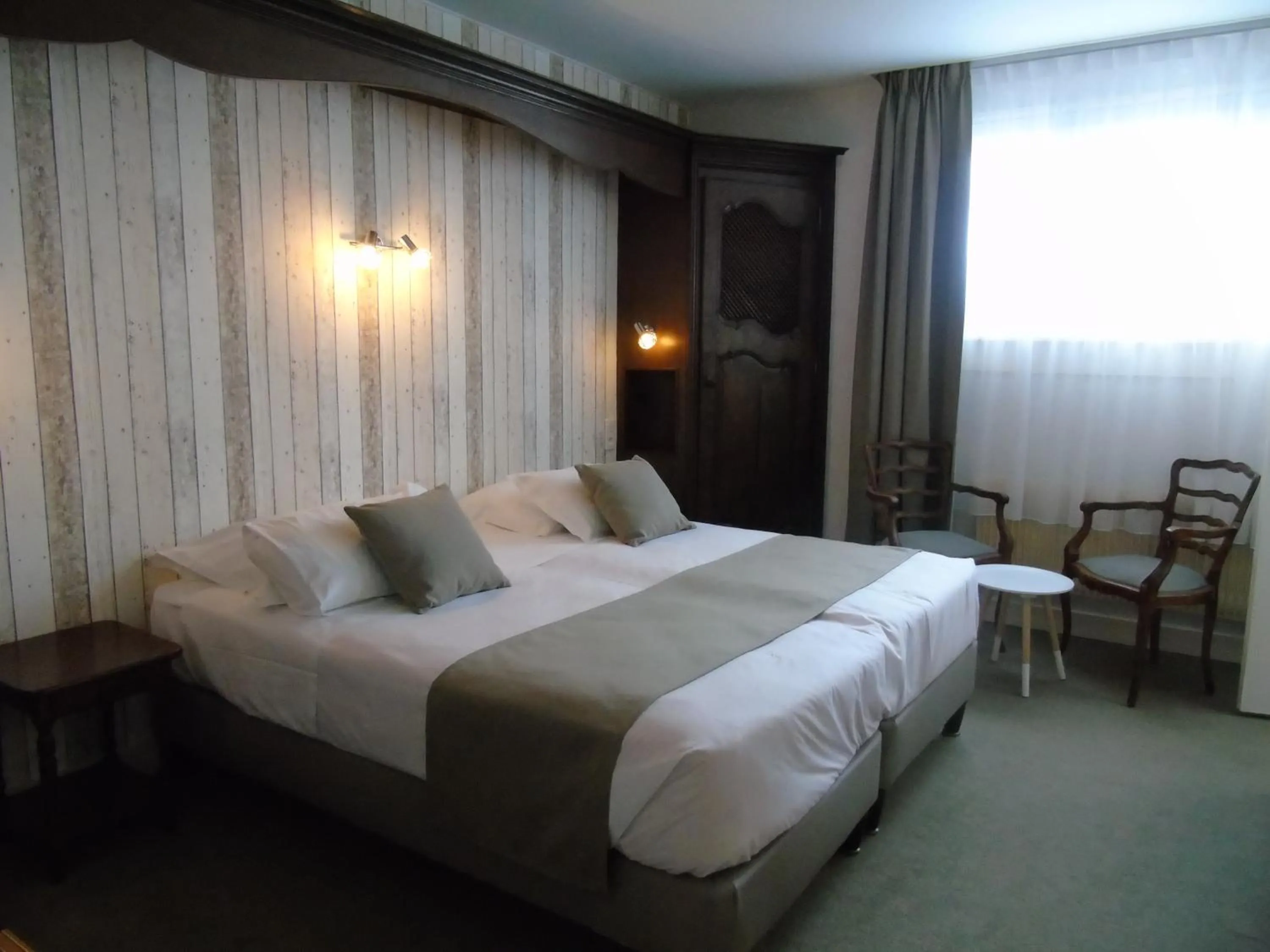 Bedroom, Bed in Best Western Hôtel Montgomery