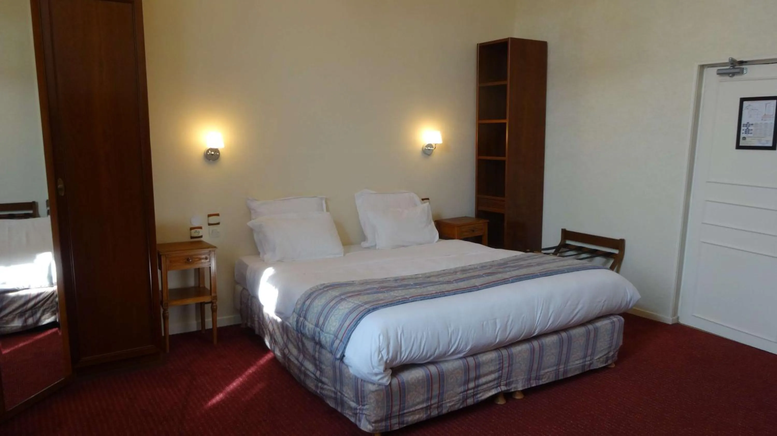 Photo of the whole room, Bed in Best Western Hôtel Montgomery