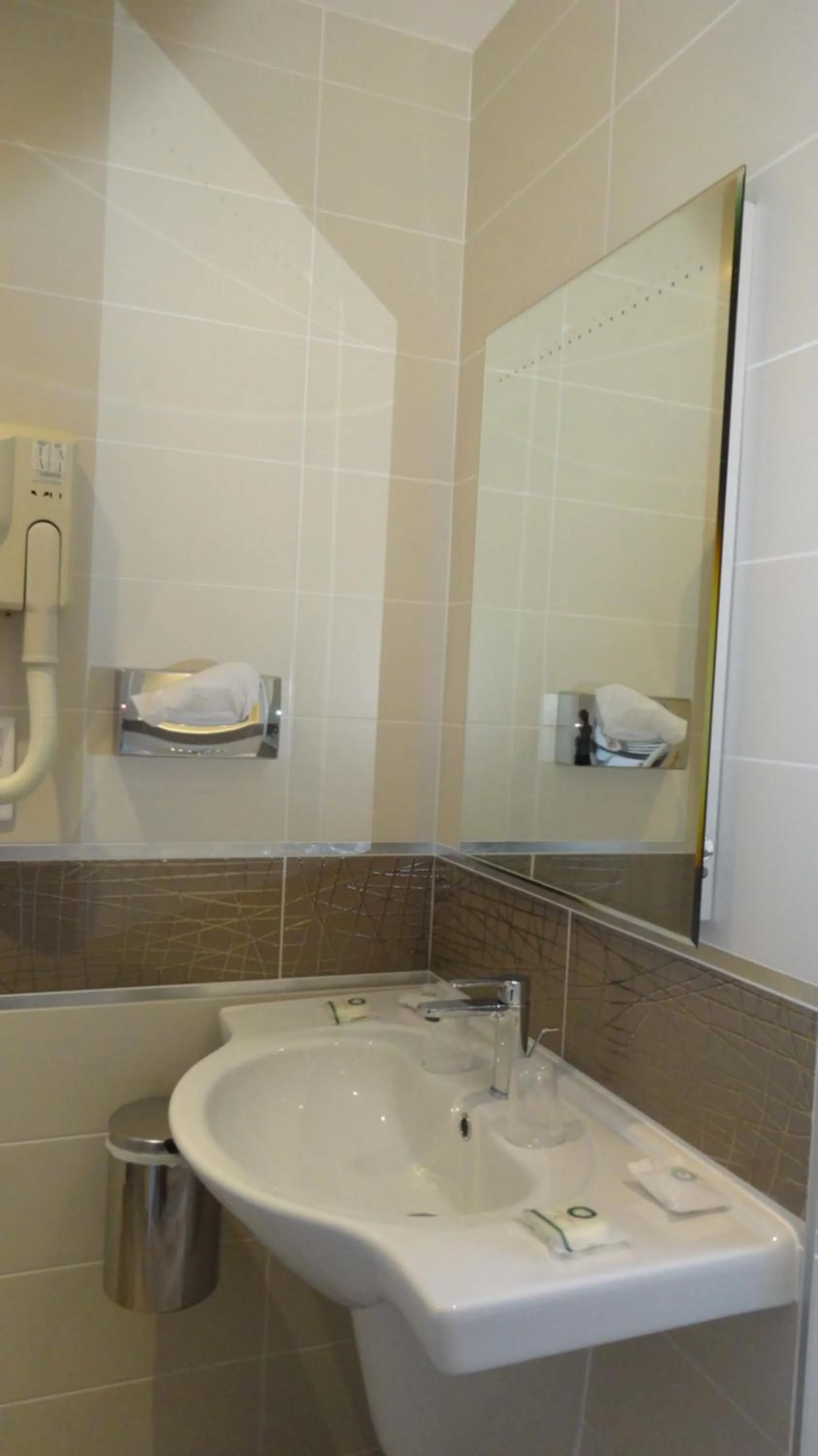 Bathroom in Best Western Hôtel Montgomery