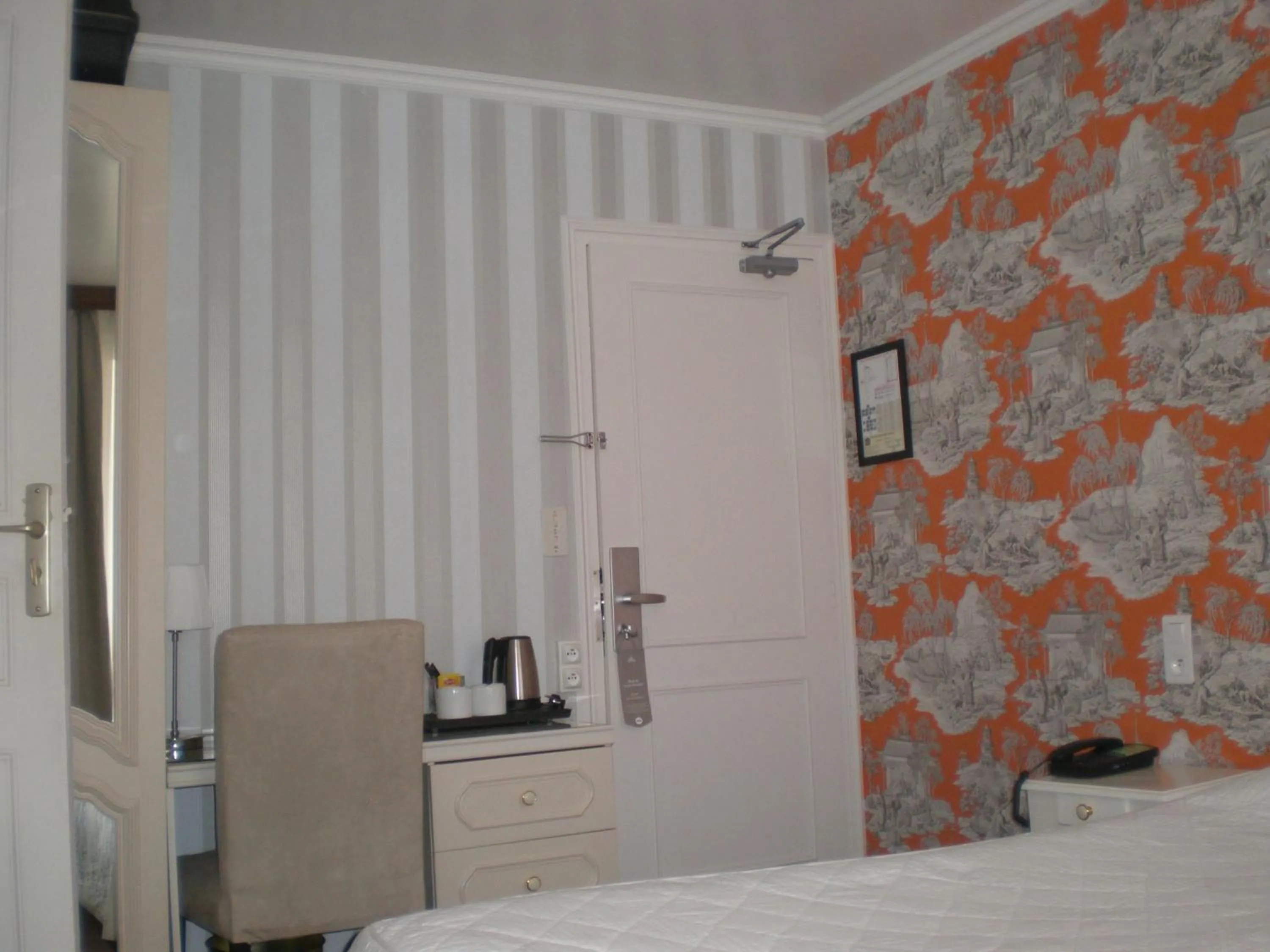 Photo of the whole room, Bed in Best Western Hôtel Montgomery