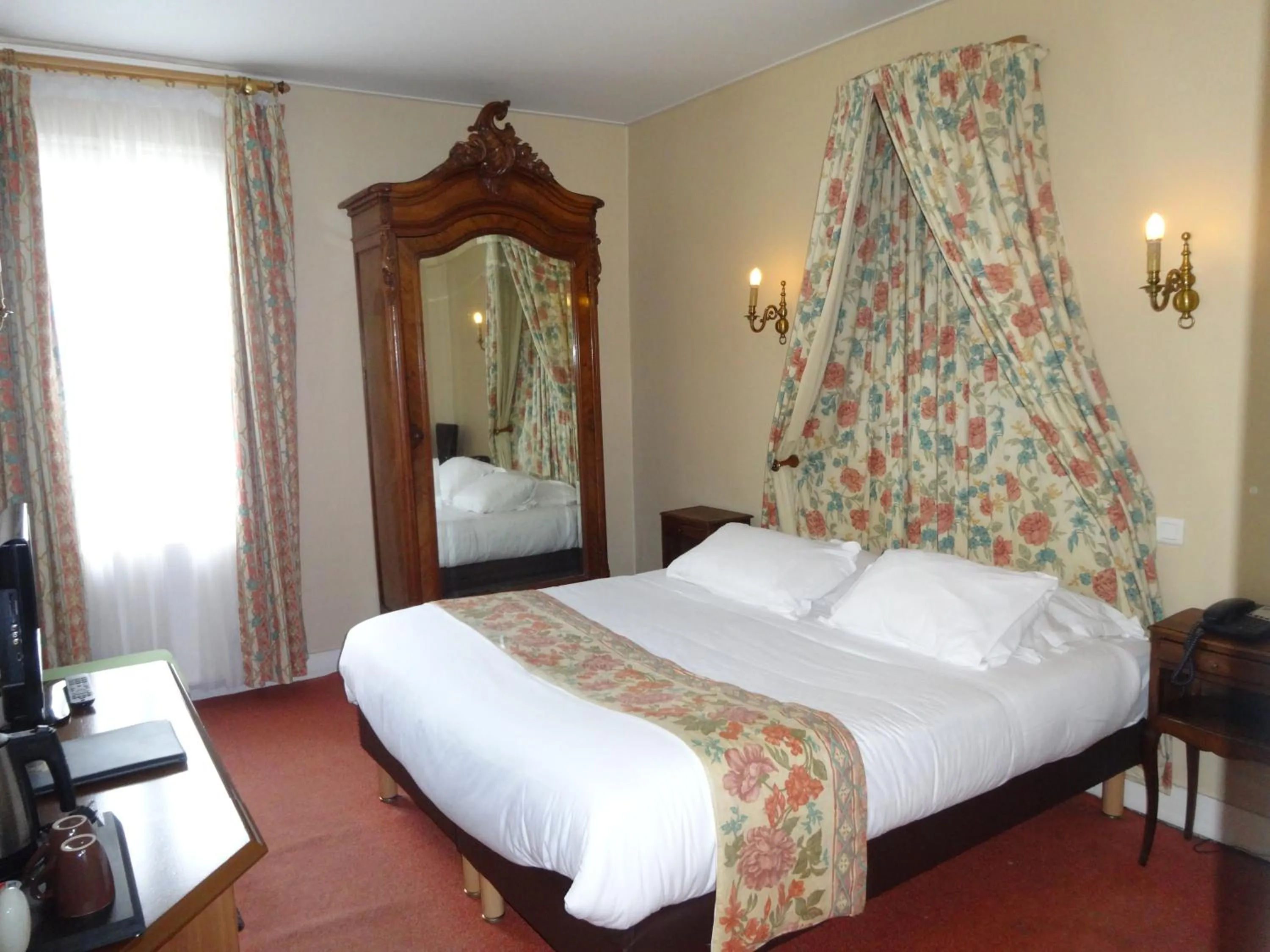 Photo of the whole room, Bed in Best Western Hôtel Montgomery