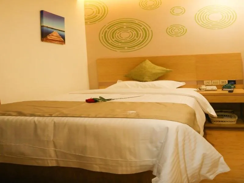 Bed in GreenTree Inn Nanjing Pukou District Qiaolin Express Hotel