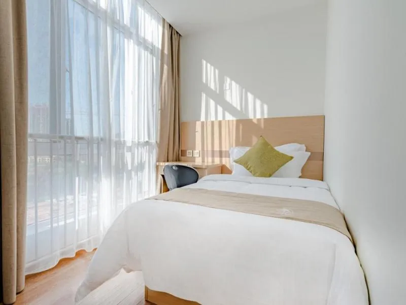 Bed in GreenTree Inn Taian High-speed Railway Station Lingshan Avenue Business Hotel