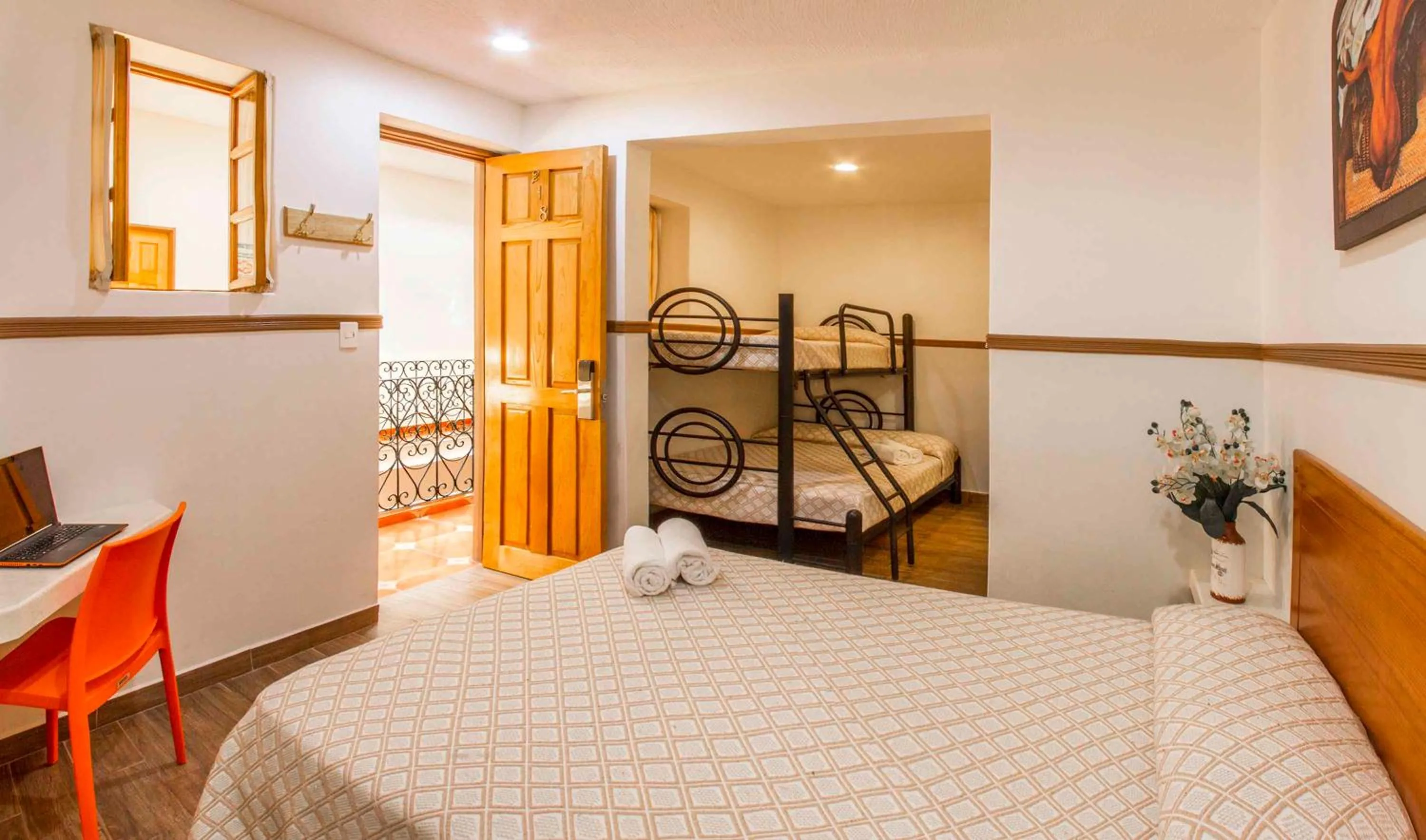 Photo of the whole room, Bed in Hotel Templo Mayor