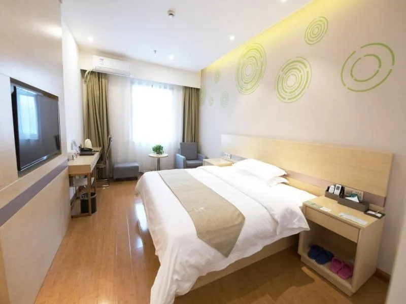 Bed in GreenTree Inn Zhengzhou Fangte Green Expo Park Shangdu Road Express Hotel