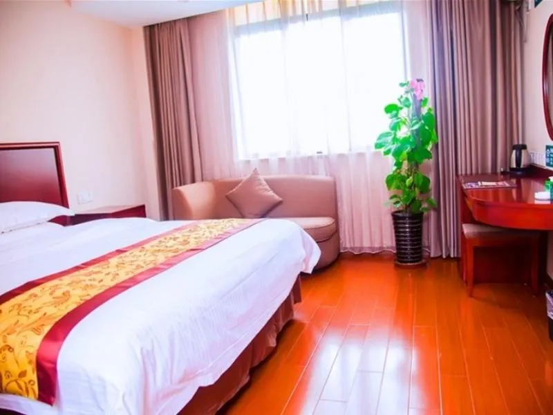 Bed in GreenTree Inn Shanghai MinHang District PuJiang Town JiangYue Road Metro Station Hotel