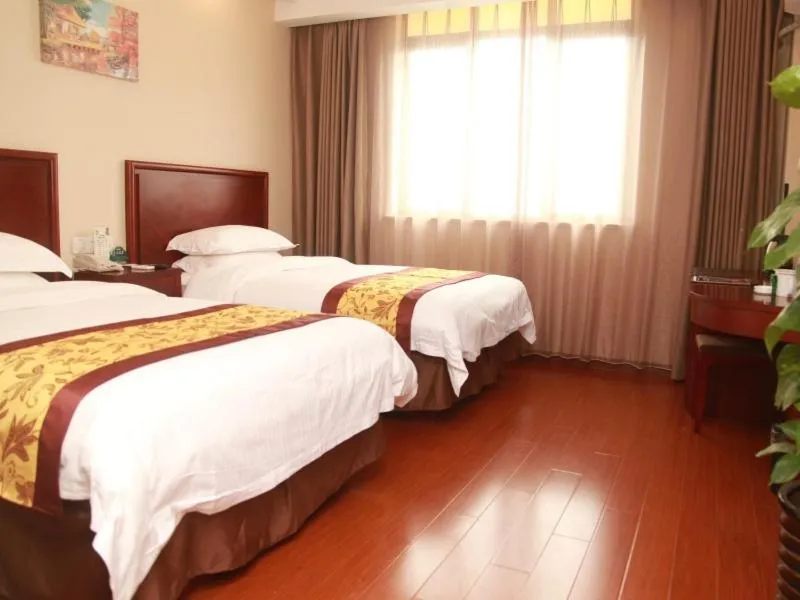 Bed in GreenTree Inn Shanghai MinHang District PuJiang Town JiangYue Road Metro Station Hotel