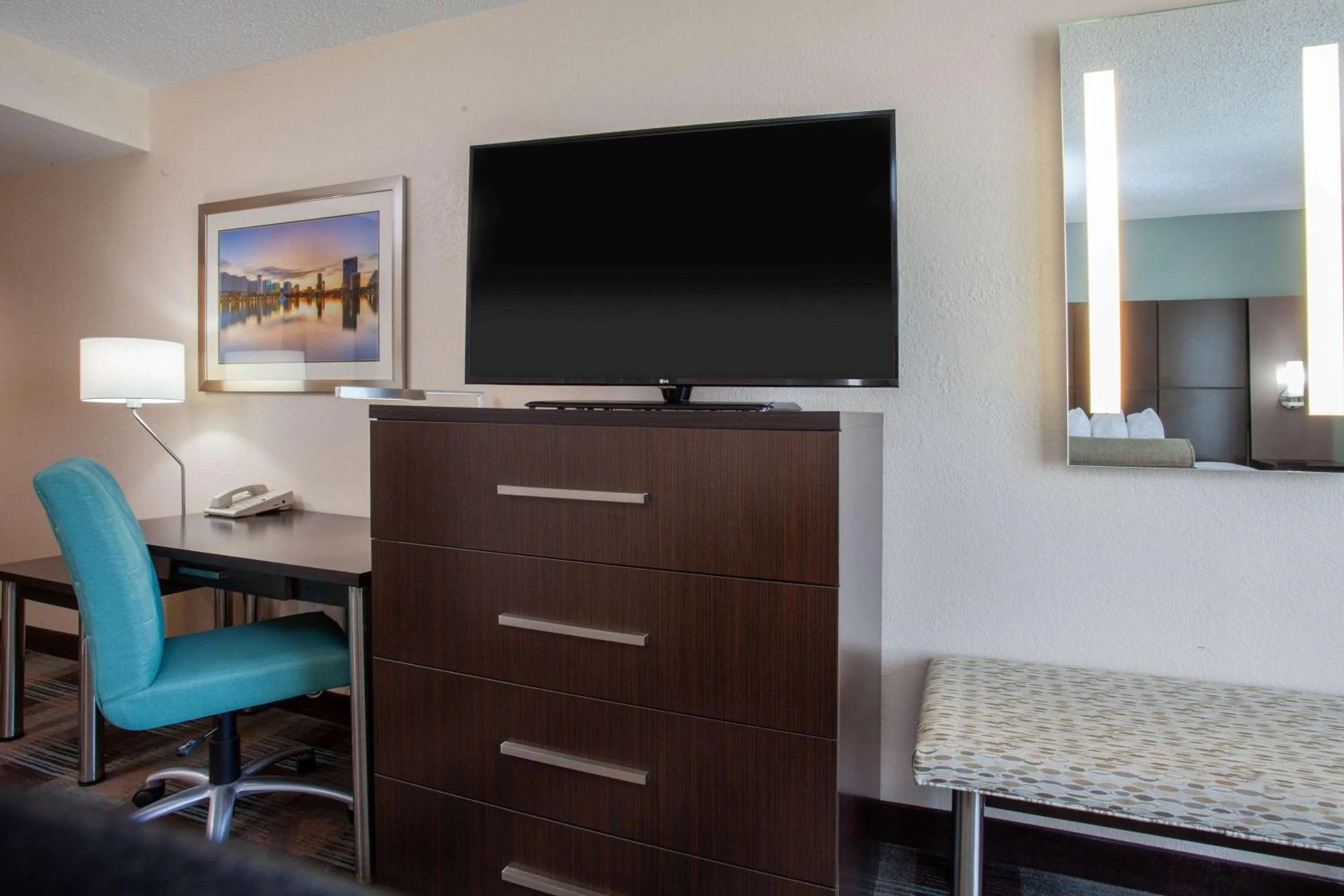 Bedroom in Wingate By Wyndham - Orlando International Airport- Free Hot Breakfast