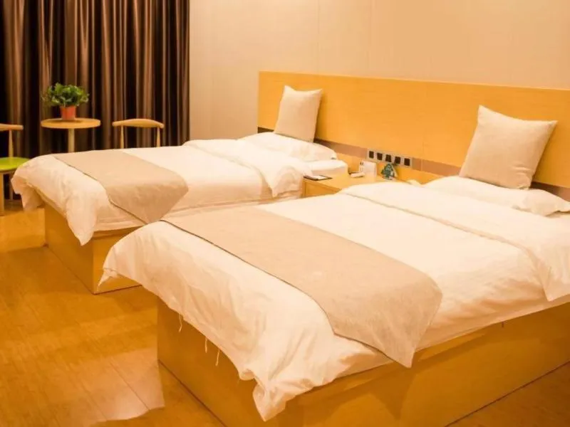 Bed in GreenTree Inn Qinhuangdao Lulong County North Gate Road Express Hotel