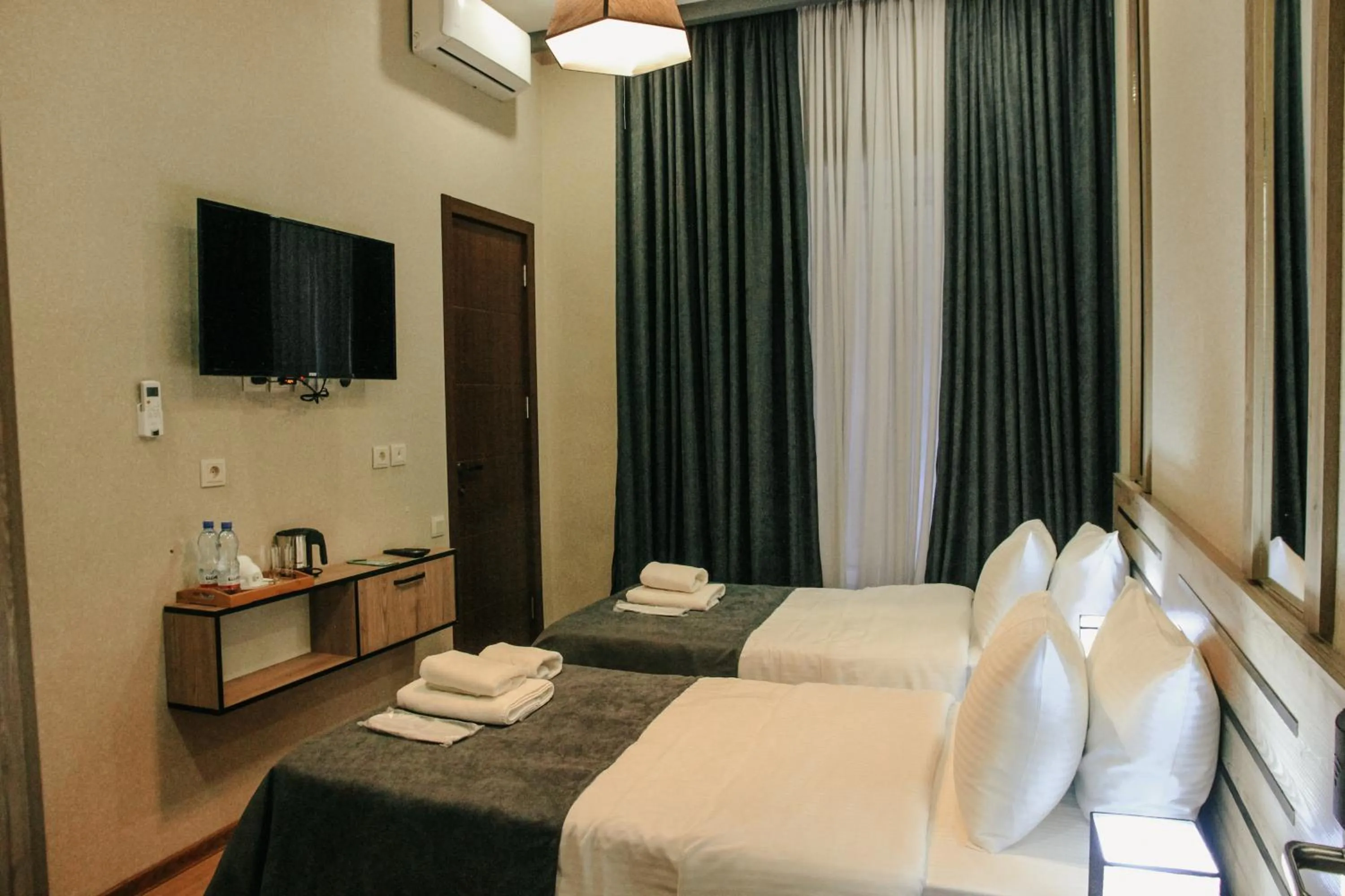 Bedroom, Bed in City Heart Hotel