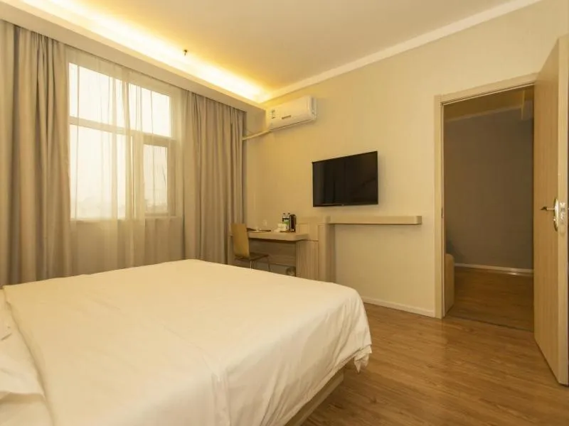 Vatica Bozhou City Railway Station Hotel