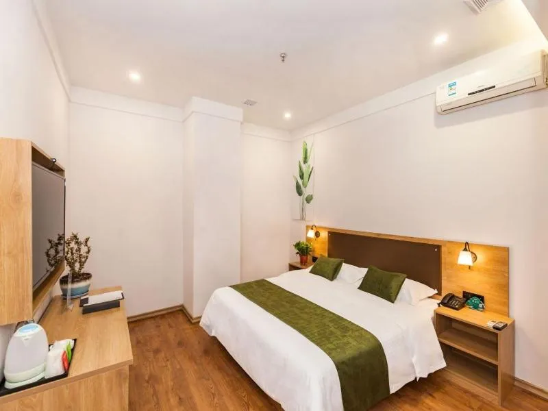 Bed in GreenTree Inn Dalian Airport New District Xinzhaizi Express Hotel