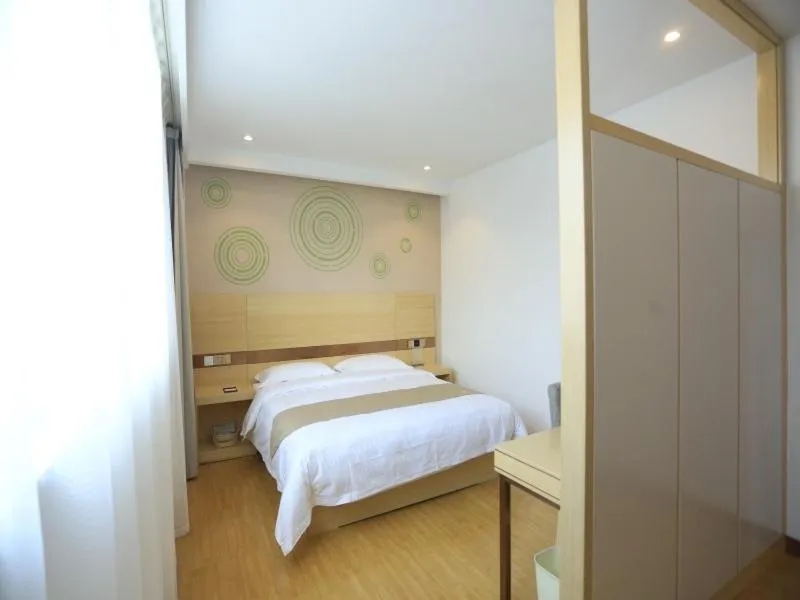 Bed in GreenTree Inn Anqing City Yixiu Government District University City Express Hotel