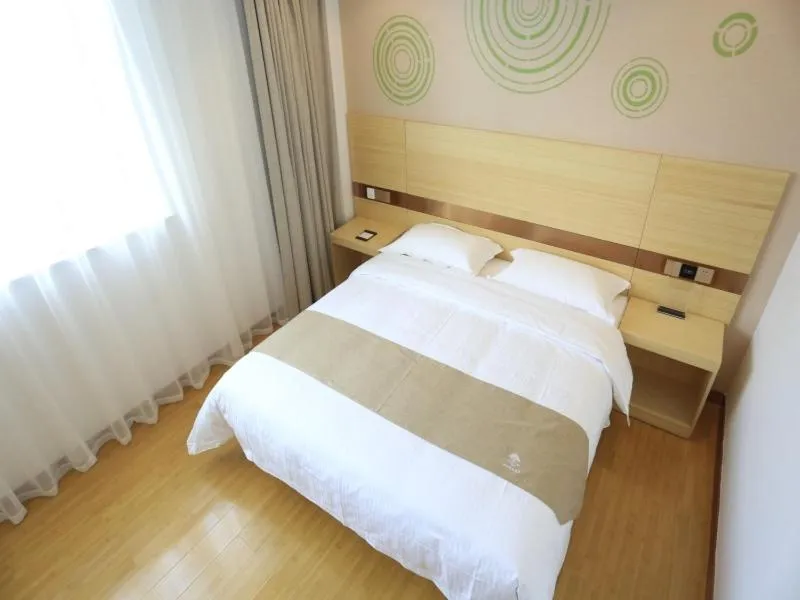 Bed in GreenTree Inn Anqing City Yixiu Government District University City Express Hotel