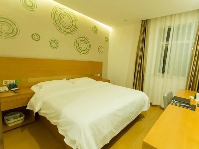 Bed in GreenTree Inn Yangzhou Railway Station Jinzhankou Business Hotel
