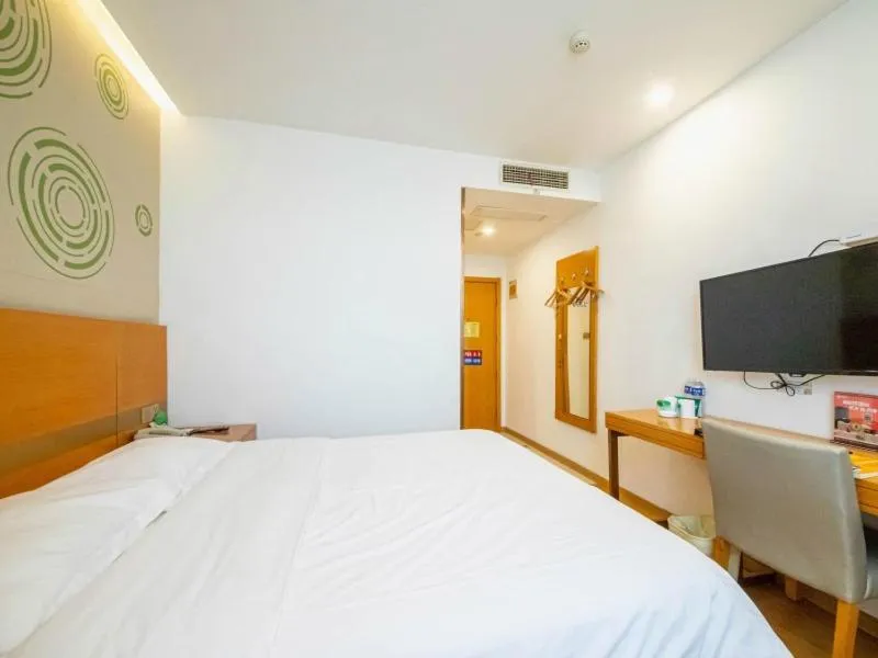 Bed in GreenTree Inn Yangzhou Railway Station Jinzhankou Business Hotel