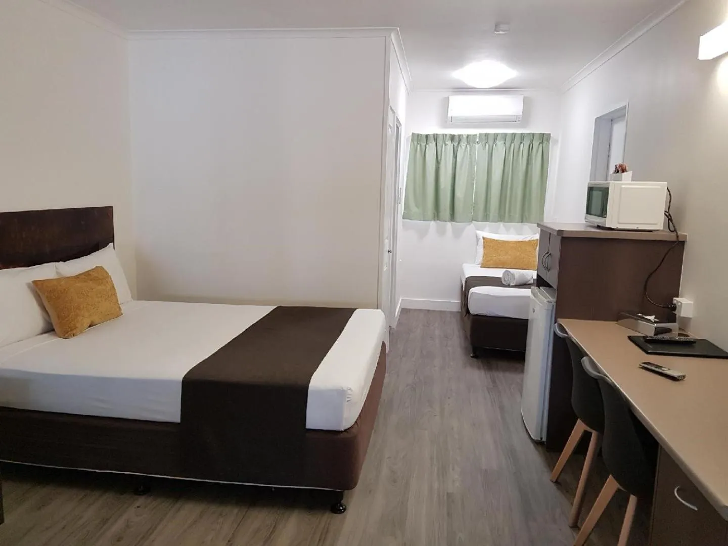 Bed in Coral Sands Motel