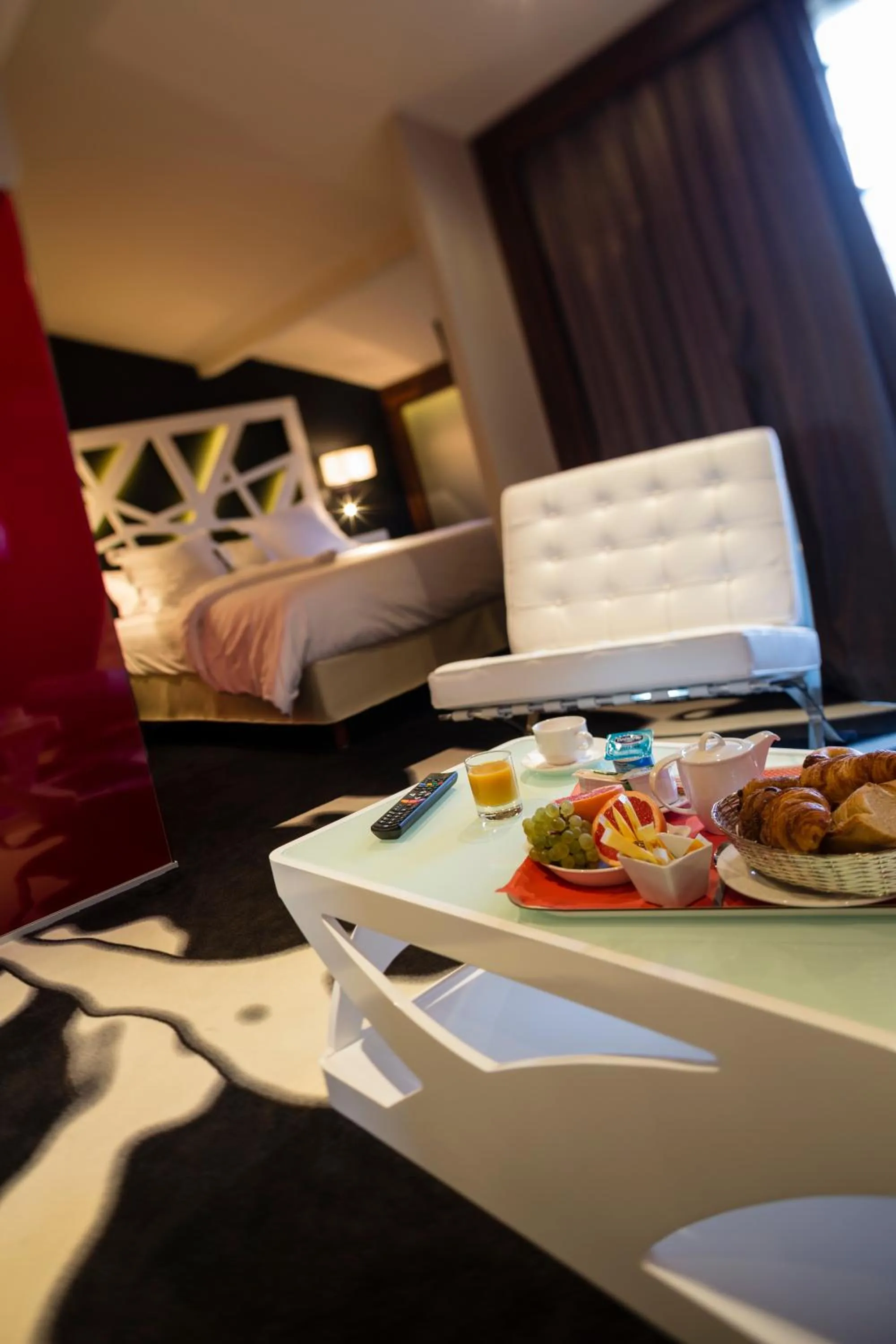 Photo of the whole room, Bed in Hôtel de Brienne