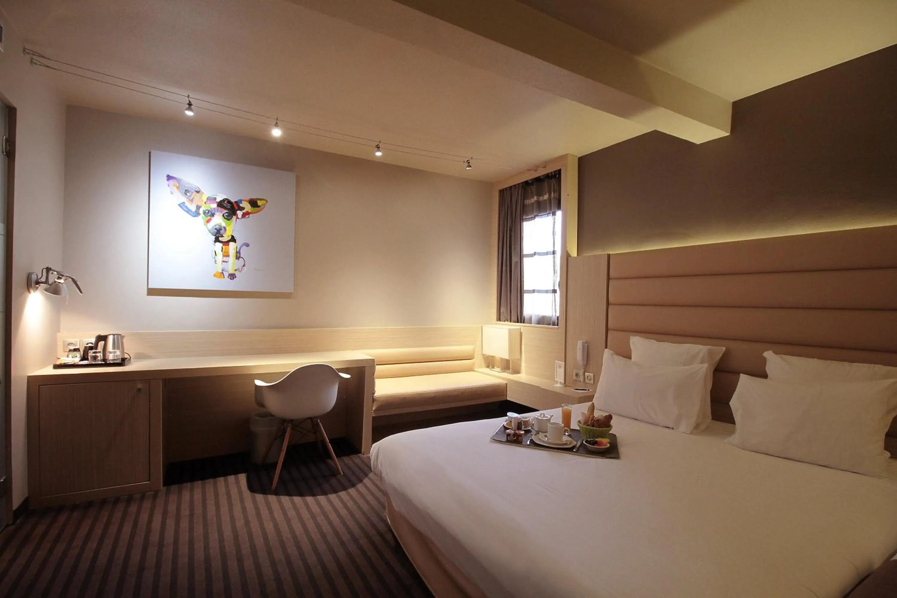 Photo of the whole room, Bed in Hôtel de Brienne