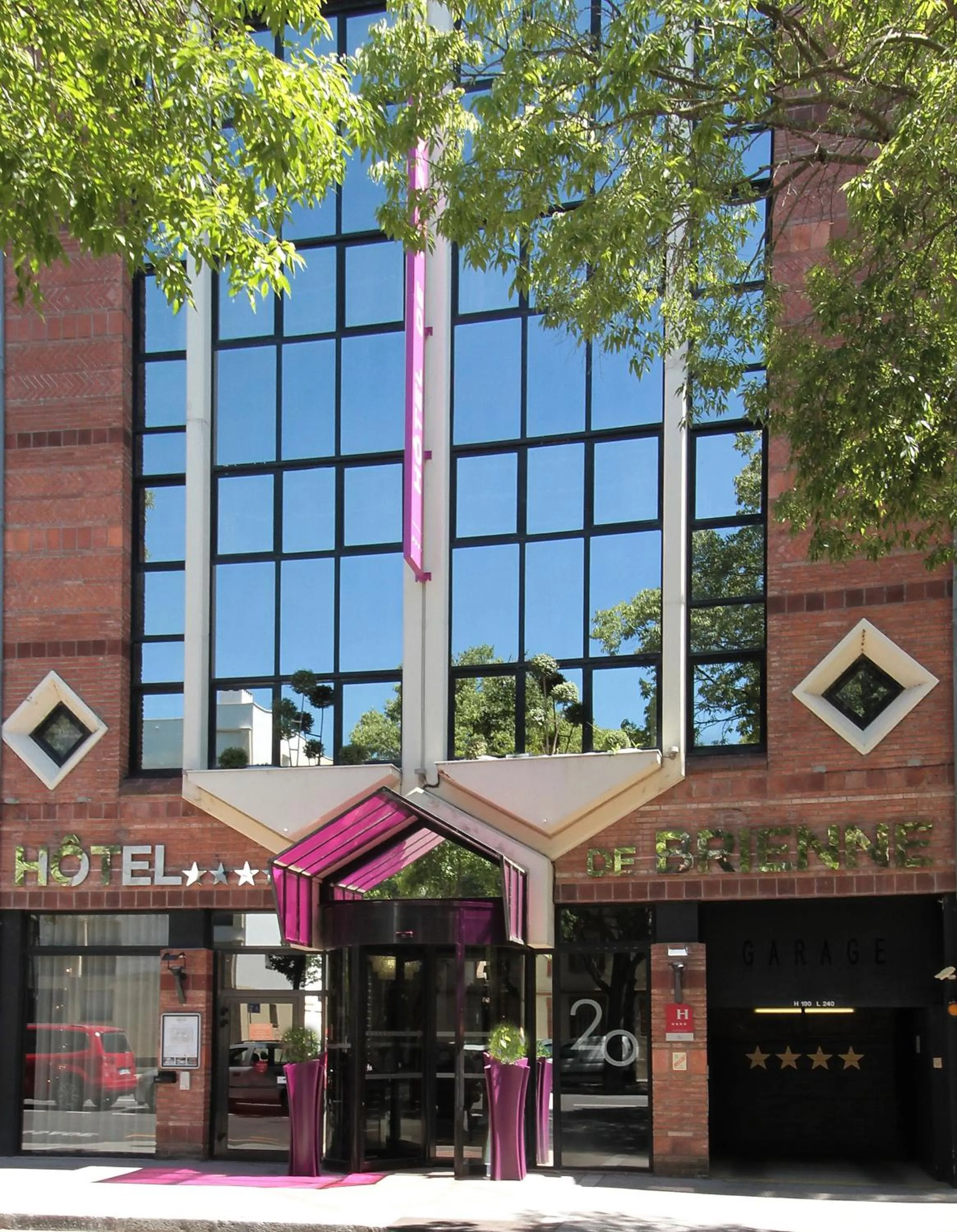 Facade/entrance in Hôtel de Brienne