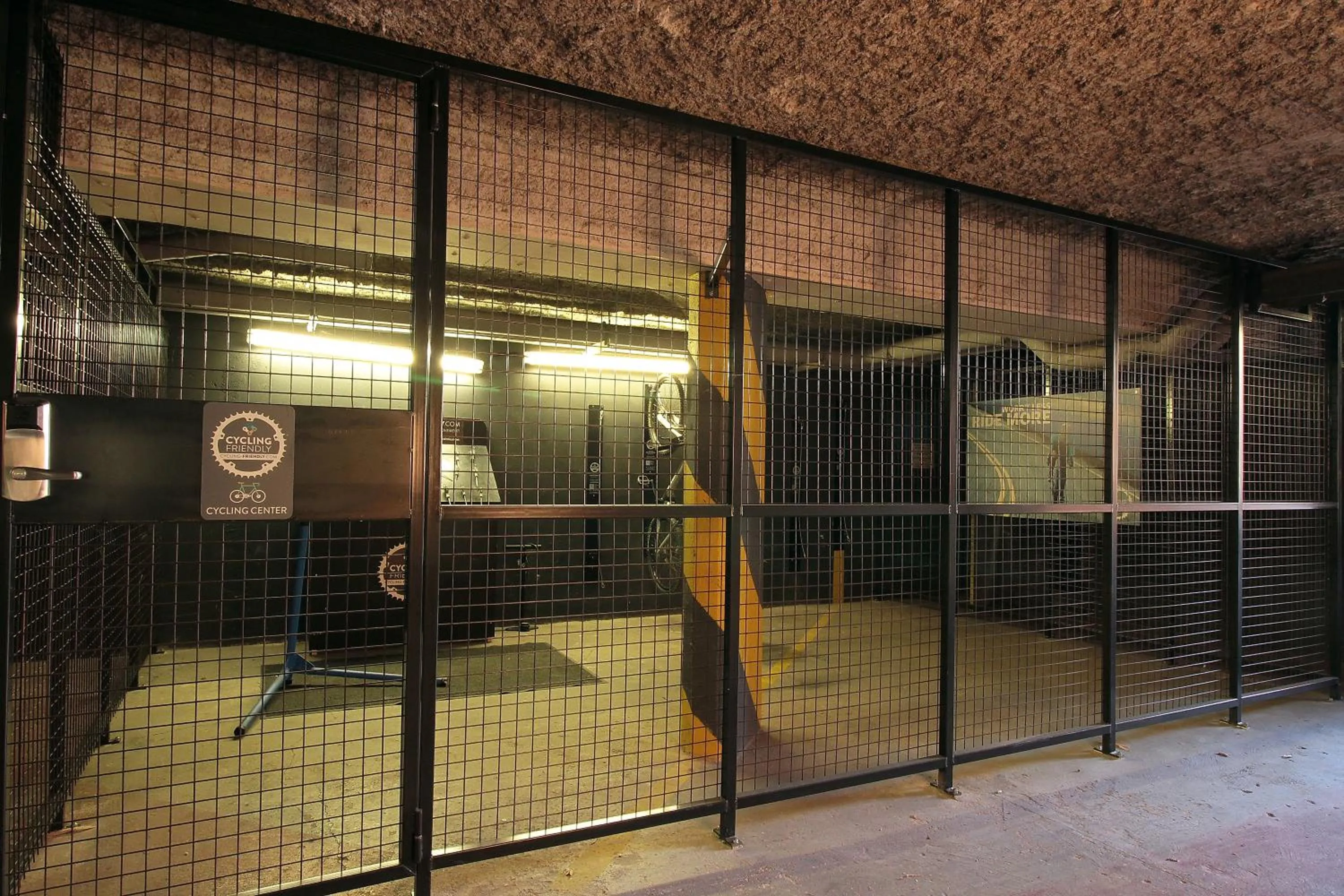 Cycling in Hôtel de Brienne