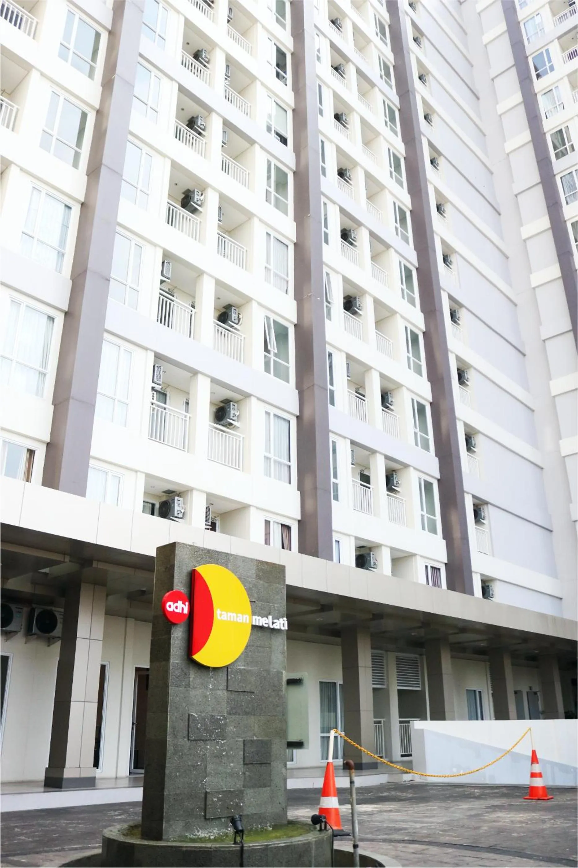 Facade/entrance in Apartemen Taman Melati Yogyakarta by ArFe Room