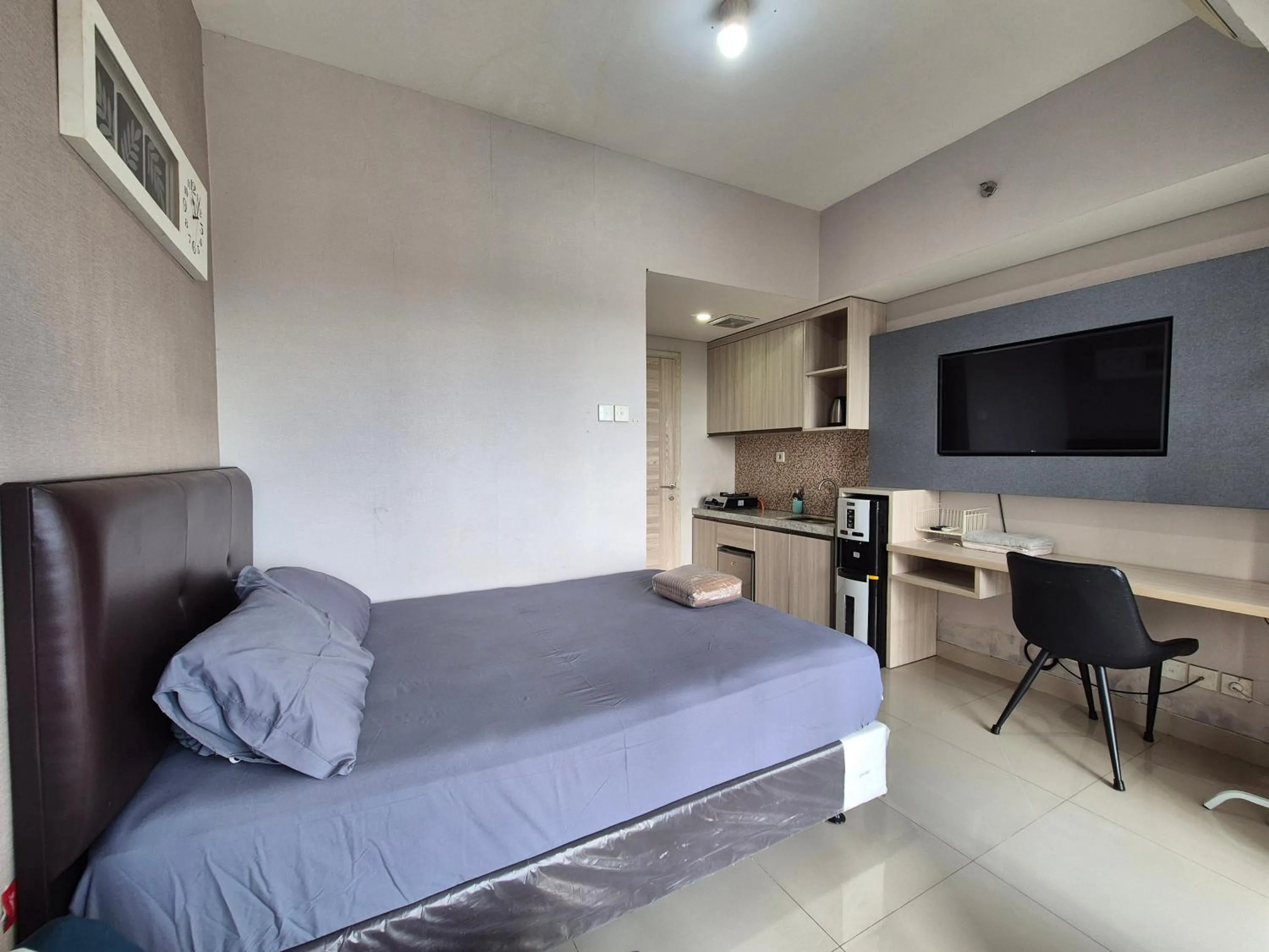 Bedroom, Bed in Apartemen Taman Melati Yogyakarta by ArFe Room