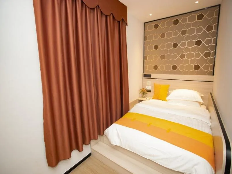 Bed in GreenTree Inn Yulin Exhibition Center Darunfa Hotel