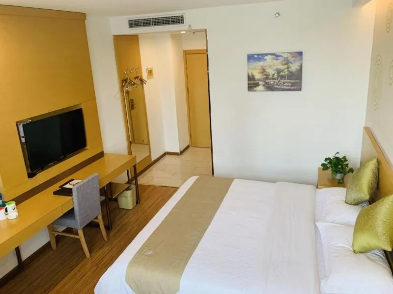 Bed in GreenTree Inn Tianjin Hedong District Tianjin Station Front Square Express Hotel