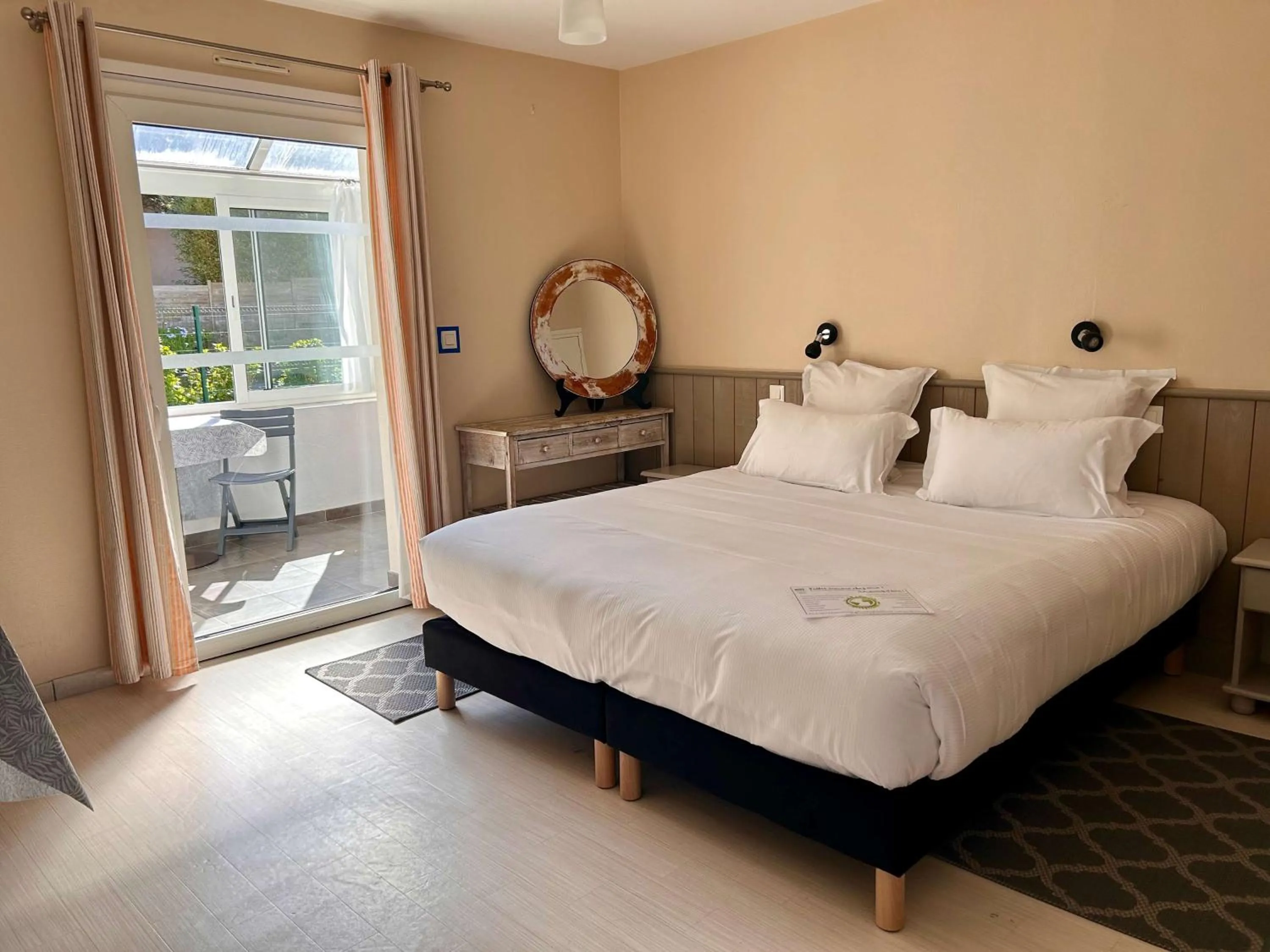 Bedroom, Bed in BRIT HOTEL Lannion-Perros Guirec