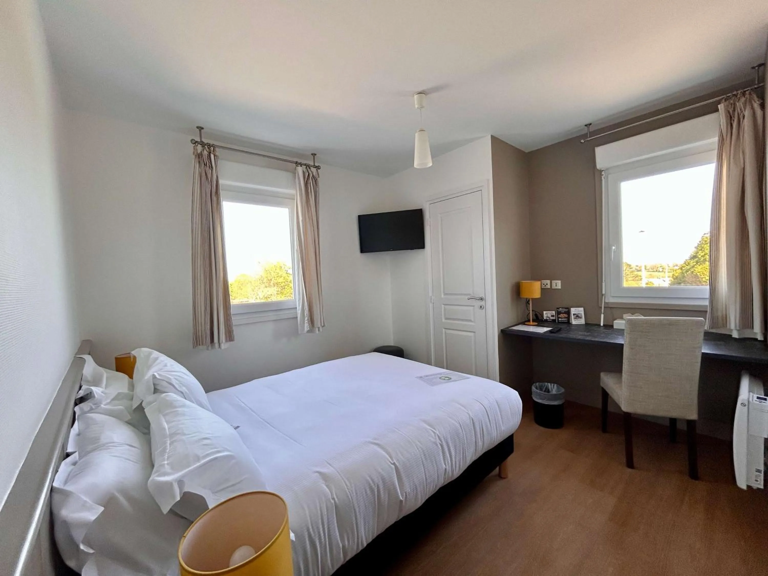 Bedroom, Bed in BRIT HOTEL Lannion-Perros Guirec