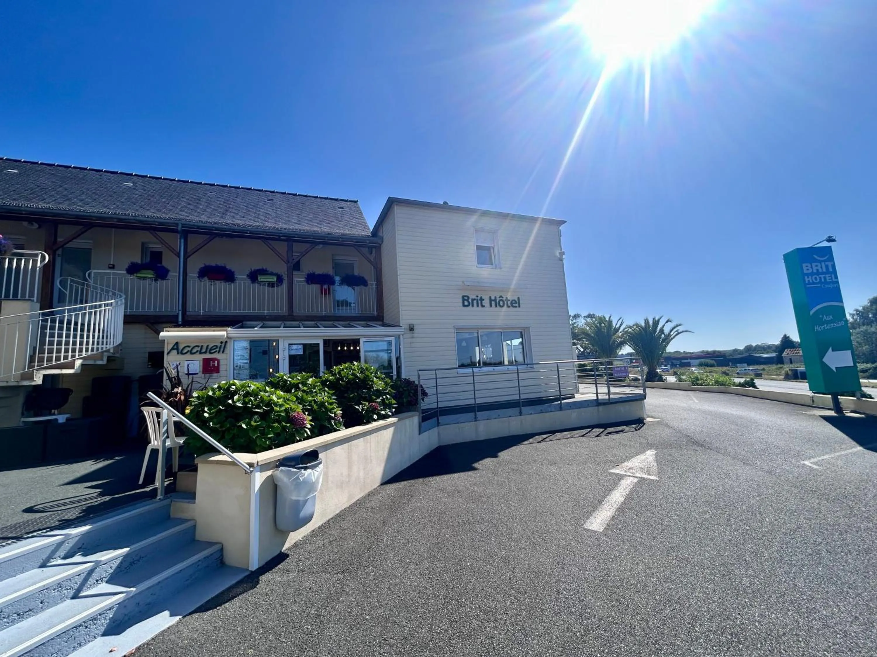 Property building in BRIT HOTEL Lannion-Perros Guirec